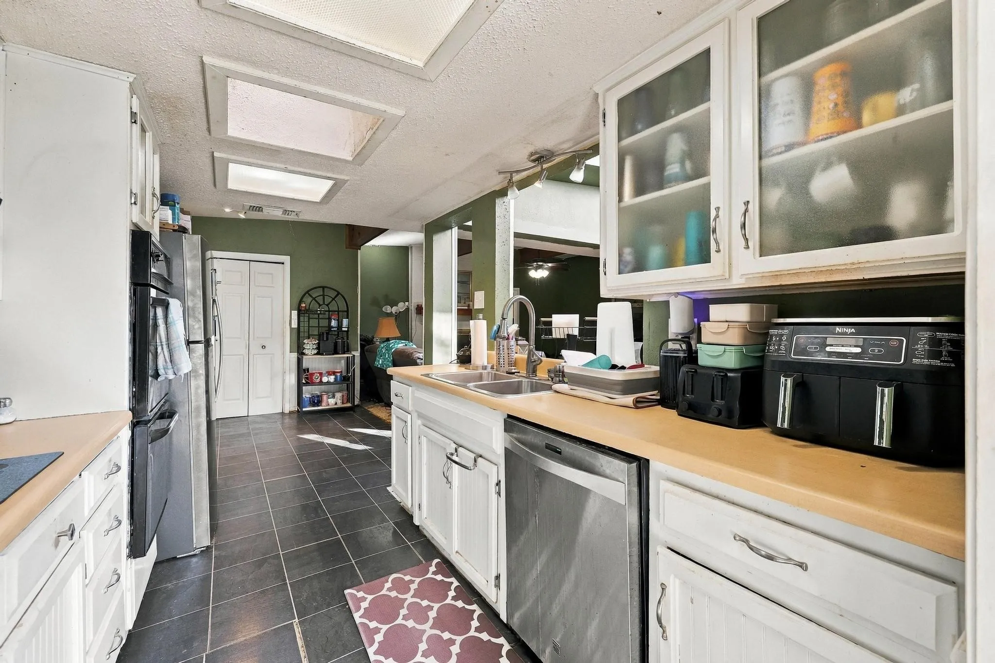 Single Family Residence For Sale in Grayson County , 5501 Camino Dos Lagos Drive, Sherman, Texas 75090, 4 Bedroom, 2 Bathroom, 2 Garage spaces, 2,559 Sqft, built in 1974, mls#21400926, Real Estate Agent in Sherman, Homes For Sale in Grayson county, Homes For Sale in Sherman, Realtor in Sherman Texas, Real Estate Brokerage Independent Realty Texas, Luminita Cordes Realtor