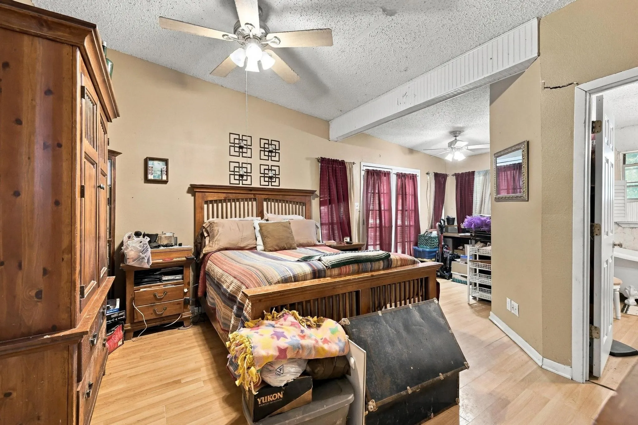 Single Family Residence For Sale in Grayson County , 5501 Camino Dos Lagos Drive, Sherman, Texas 75090, 4 Bedroom, 2 Bathroom, 2 Garage spaces, 2,559 Sqft, built in 1974, mls#21400926, Real Estate Agent in Sherman, Homes For Sale in Grayson county, Homes For Sale in Sherman, Realtor in Sherman Texas, Real Estate Brokerage Independent Realty Texas, Luminita Cordes Realtor