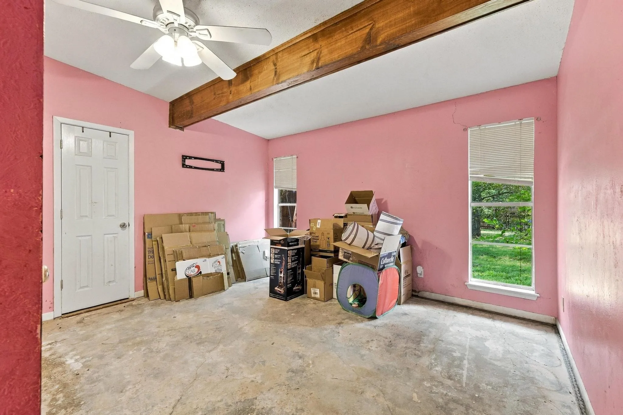 Single Family Residence For Sale in Grayson County , 5501 Camino Dos Lagos Drive, Sherman, Texas 75090, 4 Bedroom, 2 Bathroom, 2 Garage spaces, 2,559 Sqft, built in 1974, mls#21400926, Real Estate Agent in Sherman, Homes For Sale in Grayson county, Homes For Sale in Sherman, Realtor in Sherman Texas, Real Estate Brokerage Independent Realty Texas, Luminita Cordes Realtor