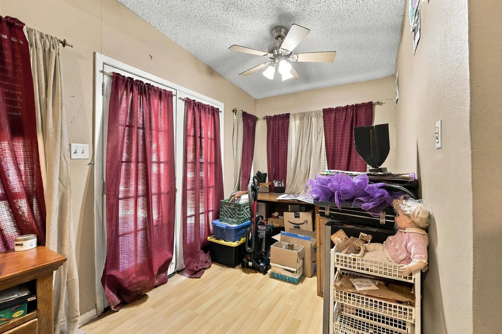 Single Family Residence For Sale in Grayson County , 5501 Camino Dos Lagos Drive, Sherman, Texas 75090, 4 Bedroom, 2 Bathroom, 2 Garage spaces, 2,559 Sqft, built in 1974, mls#21400926, Real Estate Agent in Sherman, Homes For Sale in Grayson county, Homes For Sale in Sherman, Realtor in Sherman Texas, Real Estate Brokerage Independent Realty Texas, Luminita Cordes Realtor