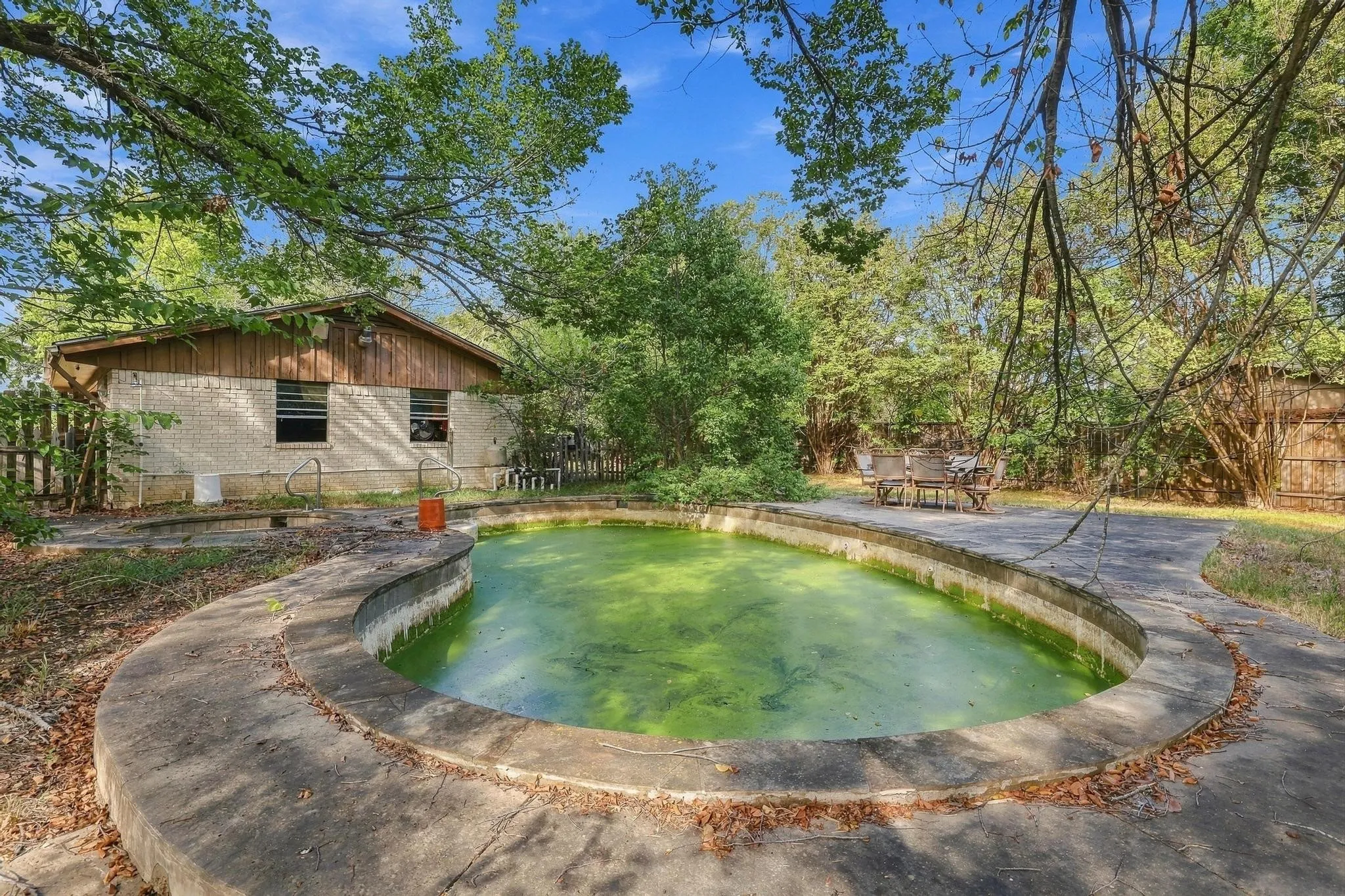 Single Family Residence For Sale in Grayson County , 5501 Camino Dos Lagos Drive, Sherman, Texas 75090, 4 Bedroom, 2 Bathroom, 2 Garage spaces, 2,559 Sqft, built in 1974, mls#21400926, Real Estate Agent in Sherman, Homes For Sale in Grayson county, Homes For Sale in Sherman, Realtor in Sherman Texas, Real Estate Brokerage Independent Realty Texas, Luminita Cordes Realtor