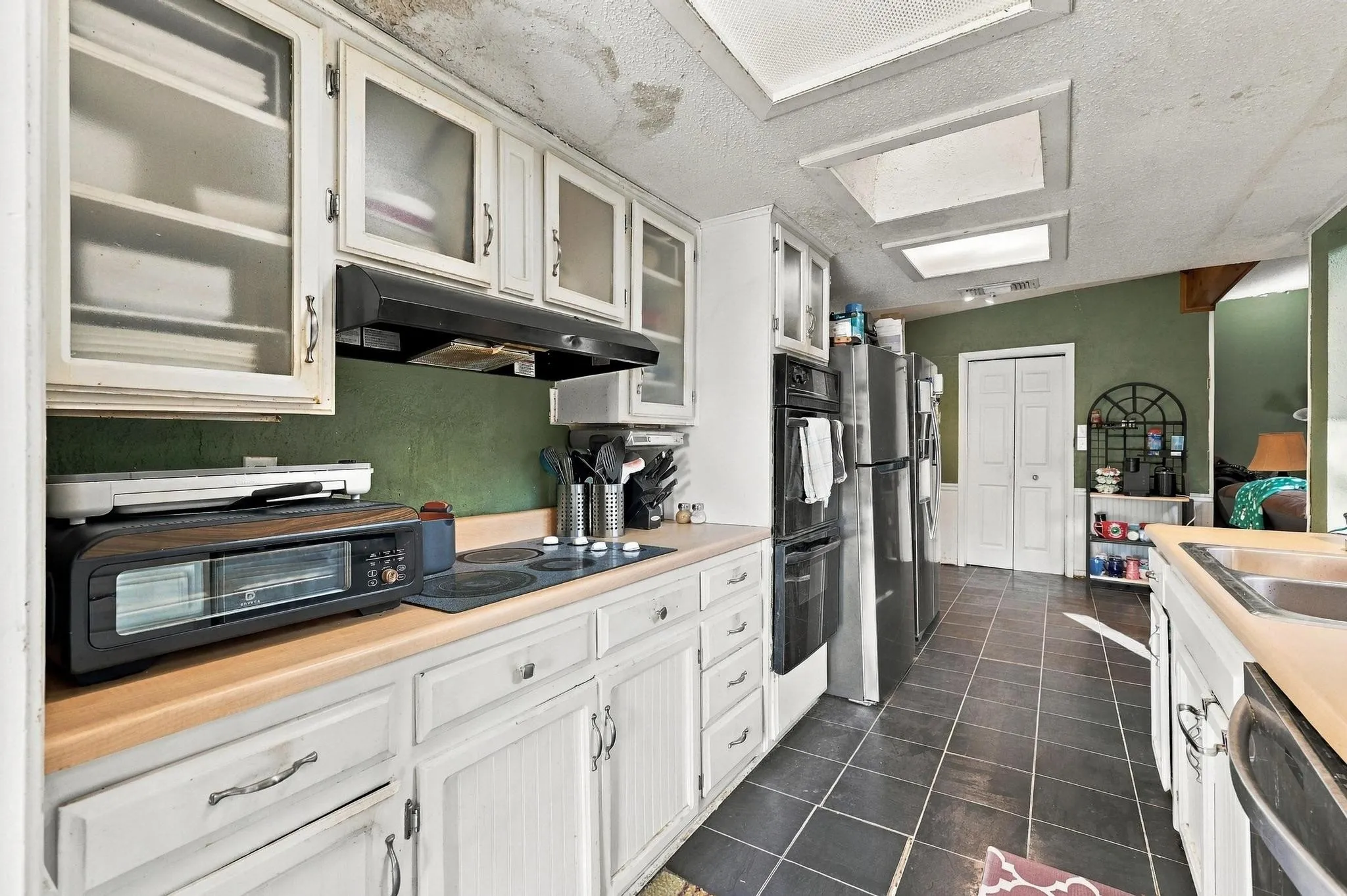 Single Family Residence For Sale in Grayson County , 5501 Camino Dos Lagos Drive, Sherman, Texas 75090, 4 Bedroom, 2 Bathroom, 2 Garage spaces, 2,559 Sqft, built in 1974, mls#21400926, Real Estate Agent in Sherman, Homes For Sale in Grayson county, Homes For Sale in Sherman, Realtor in Sherman Texas, Real Estate Brokerage Independent Realty Texas, Luminita Cordes Realtor