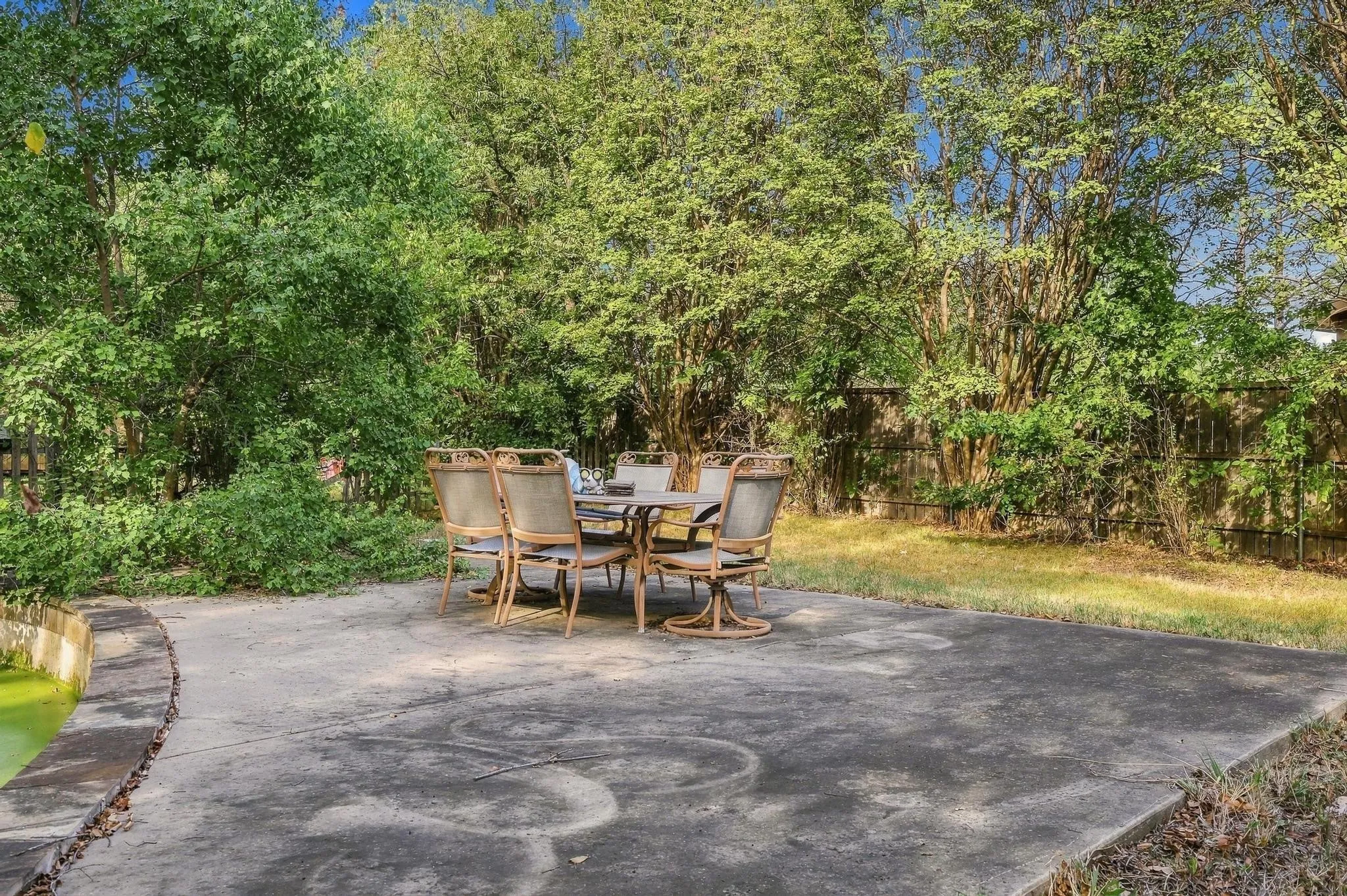 Single Family Residence For Sale in Grayson County , 5501 Camino Dos Lagos Drive, Sherman, Texas 75090, 4 Bedroom, 2 Bathroom, 2 Garage spaces, 2,559 Sqft, built in 1974, mls#21400926, Real Estate Agent in Sherman, Homes For Sale in Grayson county, Homes For Sale in Sherman, Realtor in Sherman Texas, Real Estate Brokerage Independent Realty Texas, Luminita Cordes Realtor