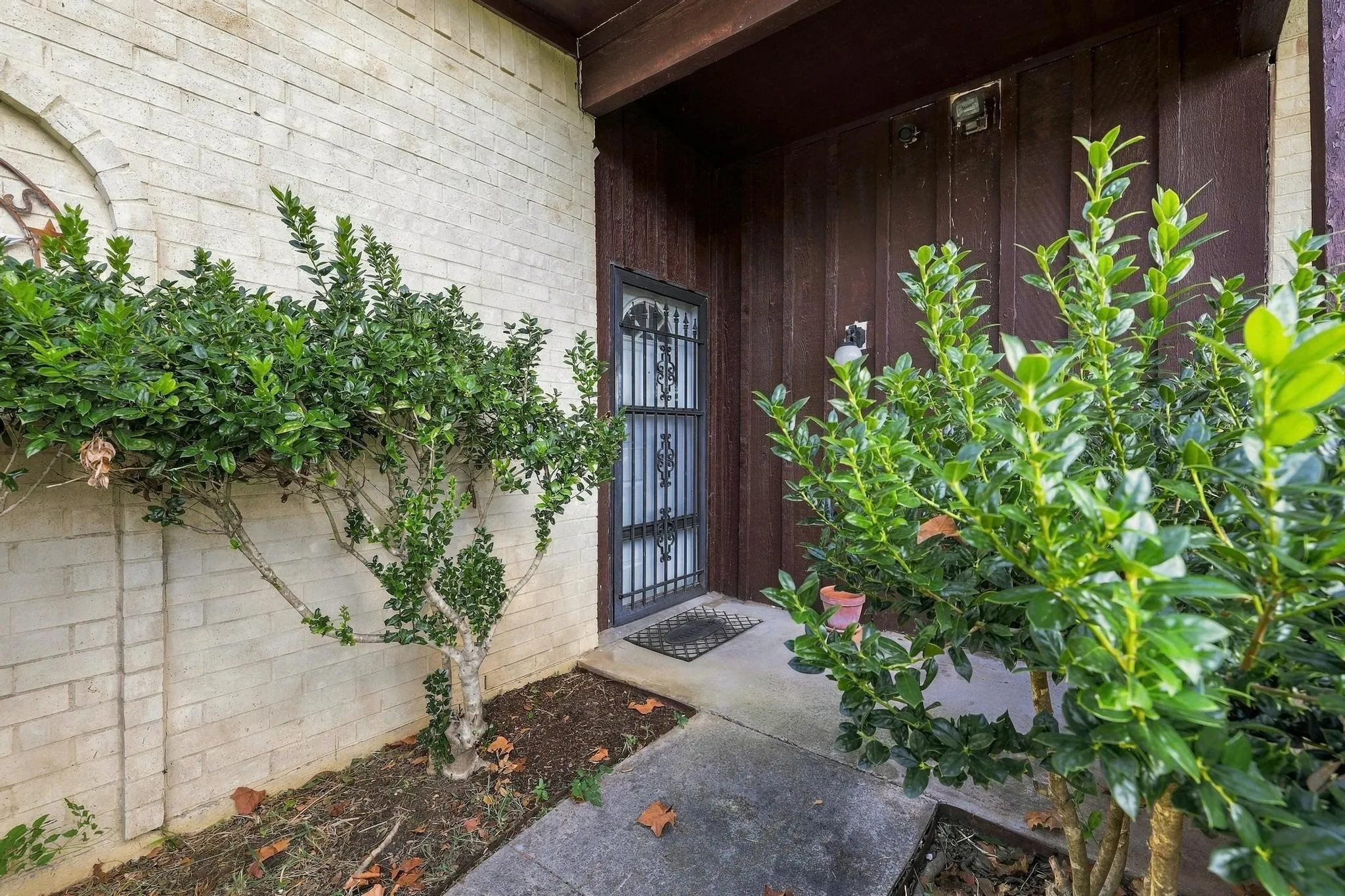 Single Family Residence For Sale in Grayson County , 5501 Camino Dos Lagos Drive, Sherman, Texas 75090, 4 Bedroom, 2 Bathroom, 2 Garage spaces, 2,559 Sqft, built in 1974, mls#21400926, Real Estate Agent in Sherman, Homes For Sale in Grayson county, Homes For Sale in Sherman, Realtor in Sherman Texas, Real Estate Brokerage Independent Realty Texas, Luminita Cordes Realtor
