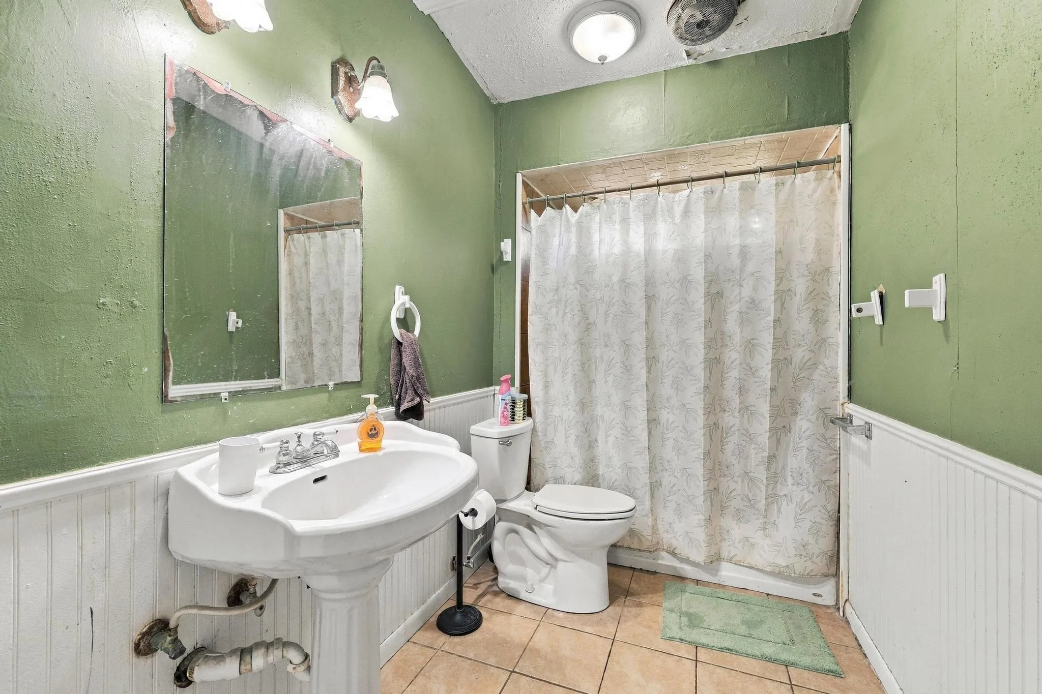 Single Family Residence For Sale in Grayson County , 5501 Camino Dos Lagos Drive, Sherman, Texas 75090, 4 Bedroom, 2 Bathroom, 2 Garage spaces, 2,559 Sqft, built in 1974, mls#21400926, Real Estate Agent in Sherman, Homes For Sale in Grayson county, Homes For Sale in Sherman, Realtor in Sherman Texas, Real Estate Brokerage Independent Realty Texas, Luminita Cordes Realtor
