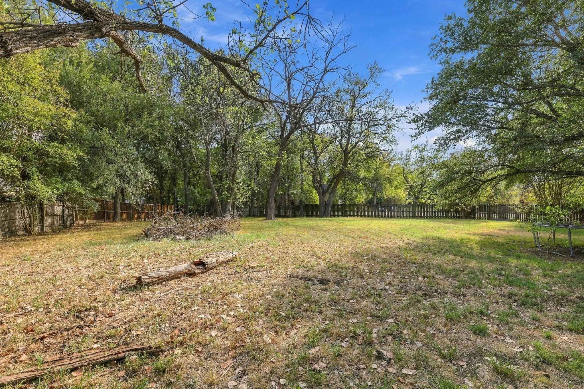 Single Family Residence For Sale in Grayson County , 5501 Camino Dos Lagos Drive, Sherman, Texas 75090, 4 Bedroom, 2 Bathroom, 2 Garage spaces, 2,559 Sqft, built in 1974, mls#21400926, Real Estate Agent in Sherman, Homes For Sale in Grayson county, Homes For Sale in Sherman, Realtor in Sherman Texas, Real Estate Brokerage Independent Realty Texas, Luminita Cordes Realtor