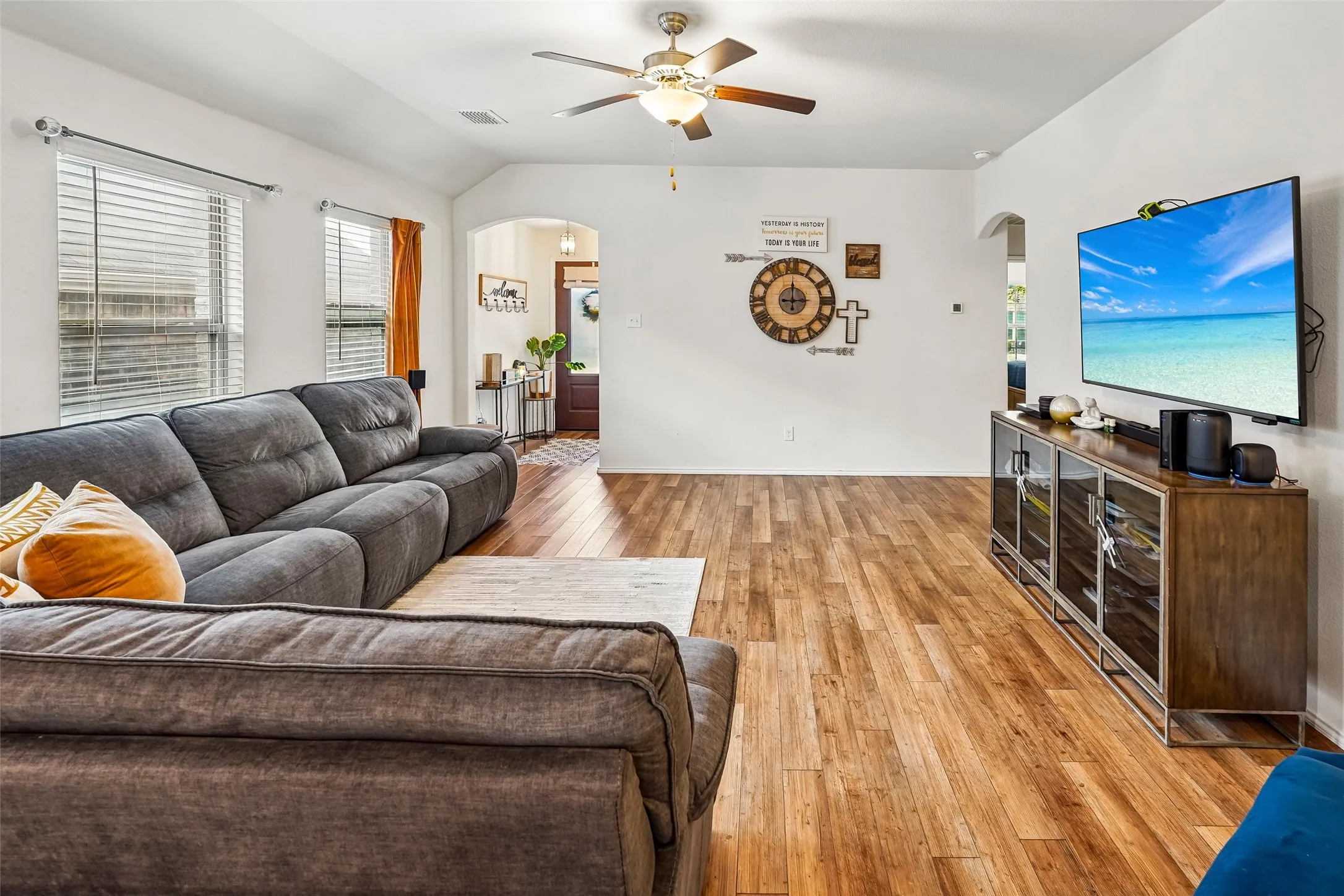 Single Family Residence For Sale in Tarrant County , 5841 Japonica Street, Fort Worth, Texas 76123, 3 Bedroom, 2 Bathroom, 2 Garage spaces, 1,489 Sqft, built in 2020, mls#21394862, Real Estate Agent in Fort Worth, Homes For Sale in Tarrant county, Homes For Sale in Fort Worth, Realtor in Fort Worth Texas, Real Estate Brokerage Independent Realty Texas, Luminita Cordes Realtor