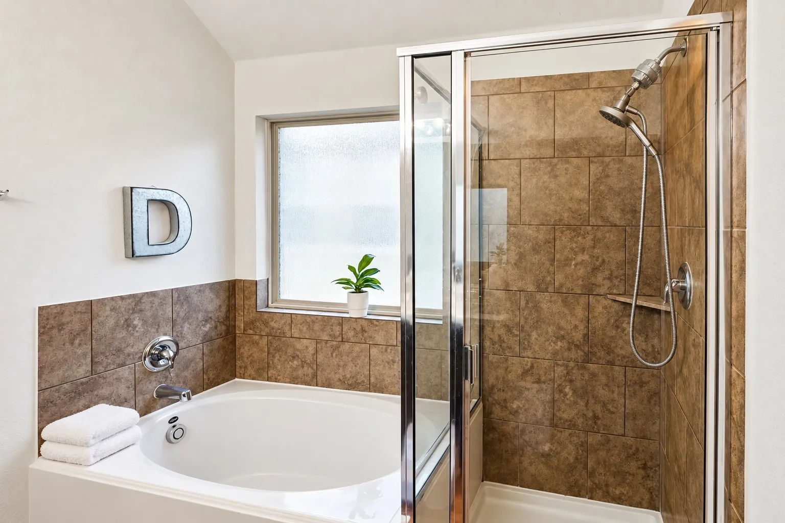 Single Family Residence For Sale in Tarrant County , 5841 Japonica Street, Fort Worth, Texas 76123, 3 Bedroom, 2 Bathroom, 2 Garage spaces, 1,489 Sqft, built in 2020, mls#21394862, Real Estate Agent in Fort Worth, Homes For Sale in Tarrant county, Homes For Sale in Fort Worth, Realtor in Fort Worth Texas, Real Estate Brokerage Independent Realty Texas, Luminita Cordes Realtor