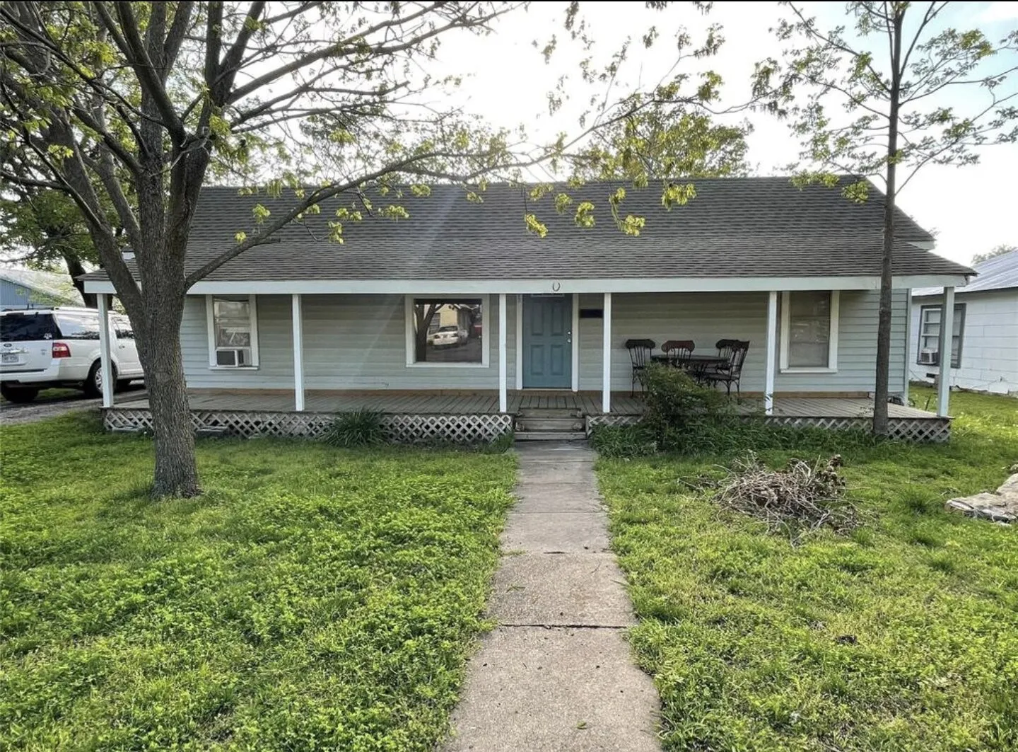 Single Family Residence For Sale in Fannin County , 903 14th Street, Honey Grove, Texas 75446, 3 Bedroom, 2 Bathroom, Garage spaces, 1,565 Sqft, built in 1940, mls#21400502, Real Estate Agent in Honey Grove, Homes For Sale in Fannin county, Homes For Sale in Honey Grove, Realtor in Honey Grove Texas, Real Estate Brokerage Independent Realty Texas, Luminita Cordes Realtor