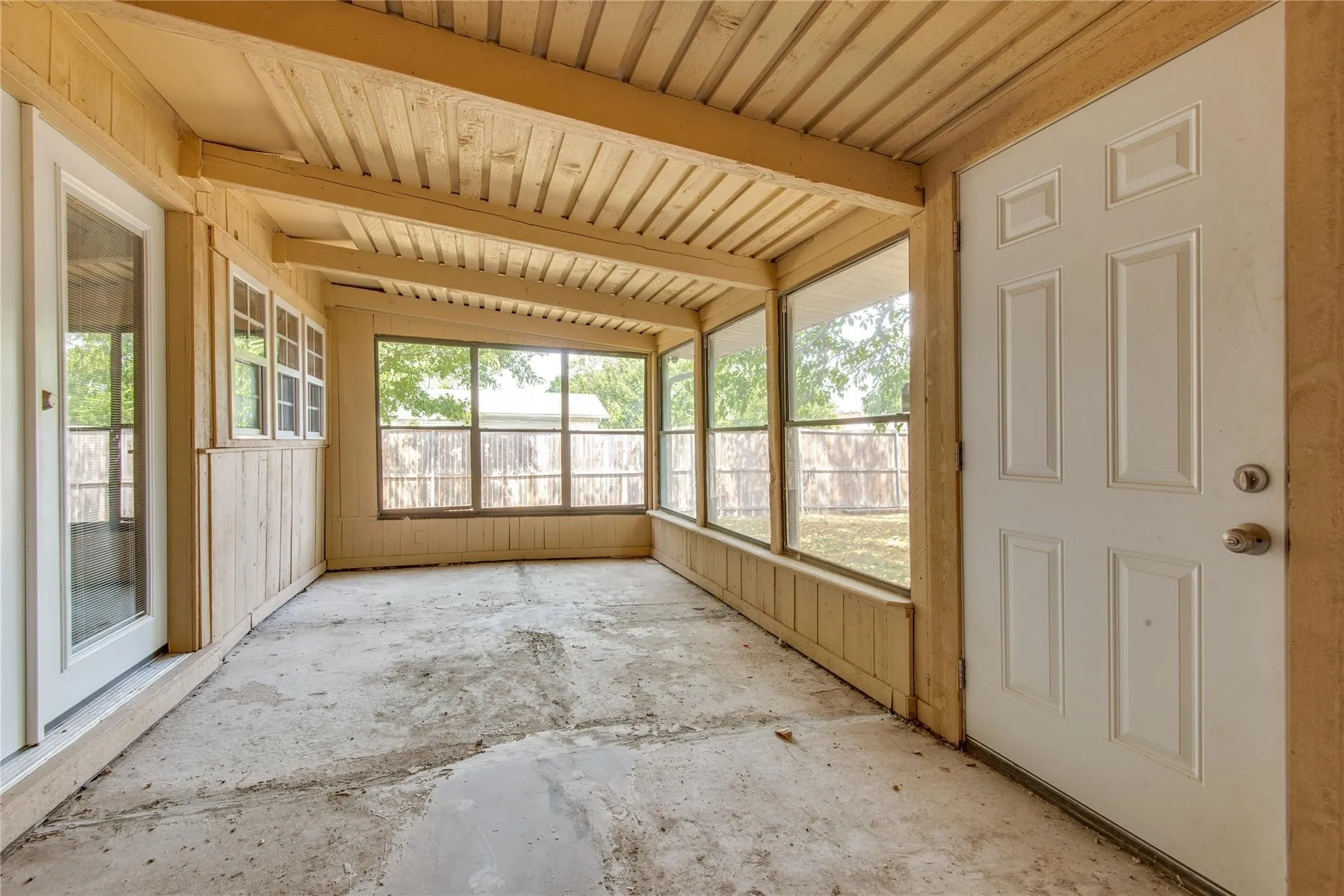 Single Family Residence For Rent in Denton County , 5084 Avery Lane, The Colony, Texas 75056, 3 Bedroom, 2 Bathroom, 2 Garage spaces, 1,738 Sqft, built in 1974, mls#21398524, Real Estate Agent in The Colony, Homes For Rent in Denton county, Homes For Rent in The Colony, Realtor in The Colony Texas, Real Estate Brokerage Independent Realty Texas, Luminita Cordes Realtor