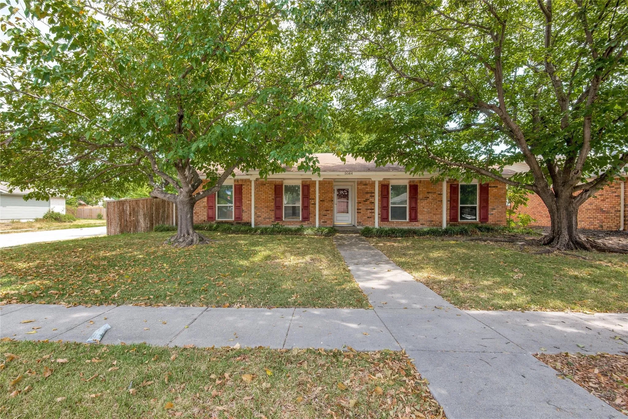 Single Family Residence For Rent in Denton County , 5084 Avery Lane, The Colony, Texas 75056, 3 Bedroom, 2 Bathroom, 2 Garage spaces, 1,738 Sqft, built in 1974, mls#21398524, Real Estate Agent in The Colony, Homes For Rent in Denton county, Homes For Rent in The Colony, Realtor in The Colony Texas, Real Estate Brokerage Independent Realty Texas, Luminita Cordes Realtor