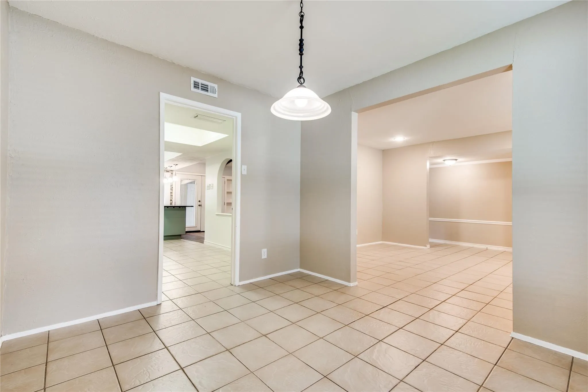 Single Family Residence For Rent in Denton County , 5084 Avery Lane, The Colony, Texas 75056, 3 Bedroom, 2 Bathroom, 2 Garage spaces, 1,738 Sqft, built in 1974, mls#21398524, Real Estate Agent in The Colony, Homes For Rent in Denton county, Homes For Rent in The Colony, Realtor in The Colony Texas, Real Estate Brokerage Independent Realty Texas, Luminita Cordes Realtor