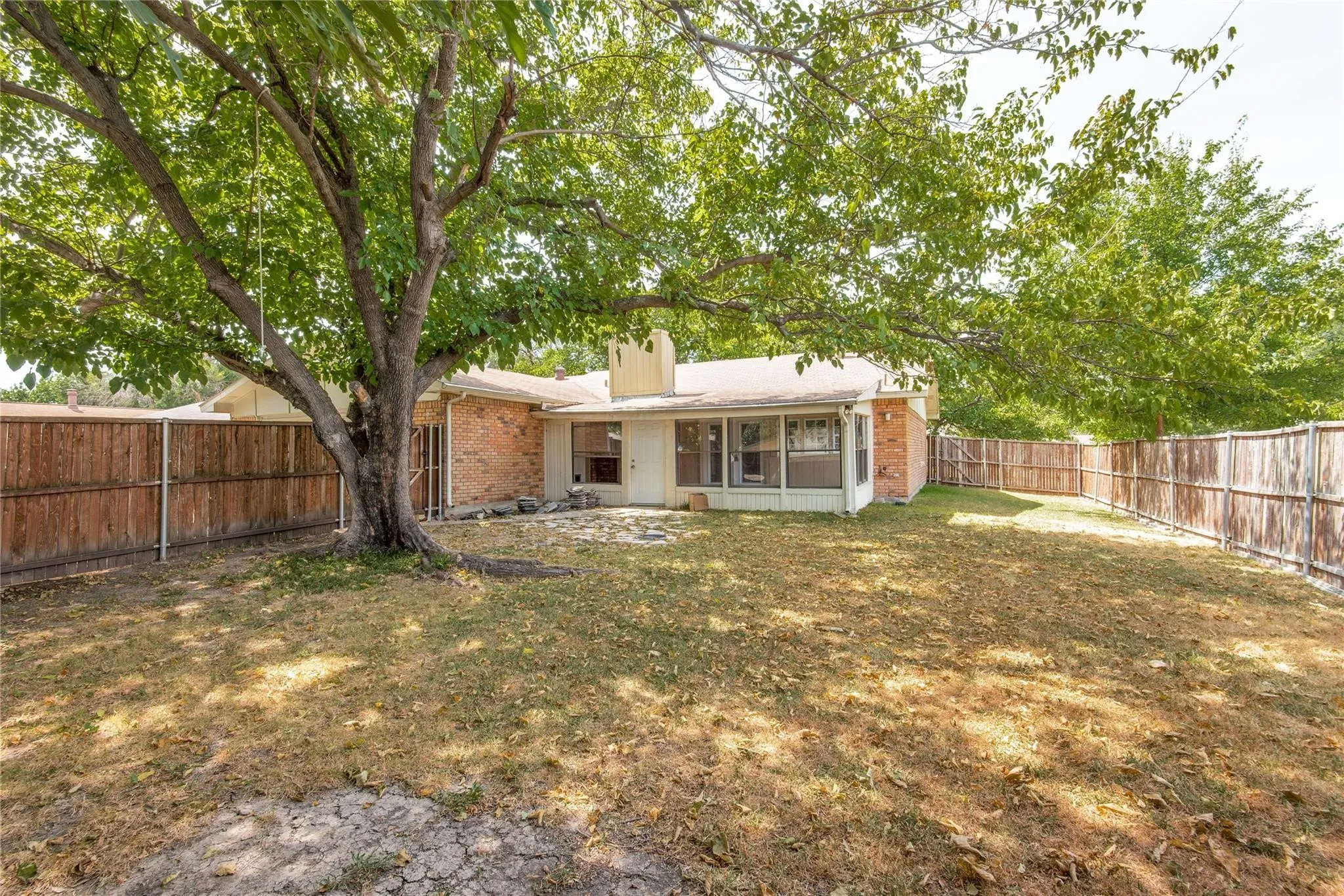 Single Family Residence For Rent in Denton County , 5084 Avery Lane, The Colony, Texas 75056, 3 Bedroom, 2 Bathroom, 2 Garage spaces, 1,738 Sqft, built in 1974, mls#21398524, Real Estate Agent in The Colony, Homes For Rent in Denton county, Homes For Rent in The Colony, Realtor in The Colony Texas, Real Estate Brokerage Independent Realty Texas, Luminita Cordes Realtor