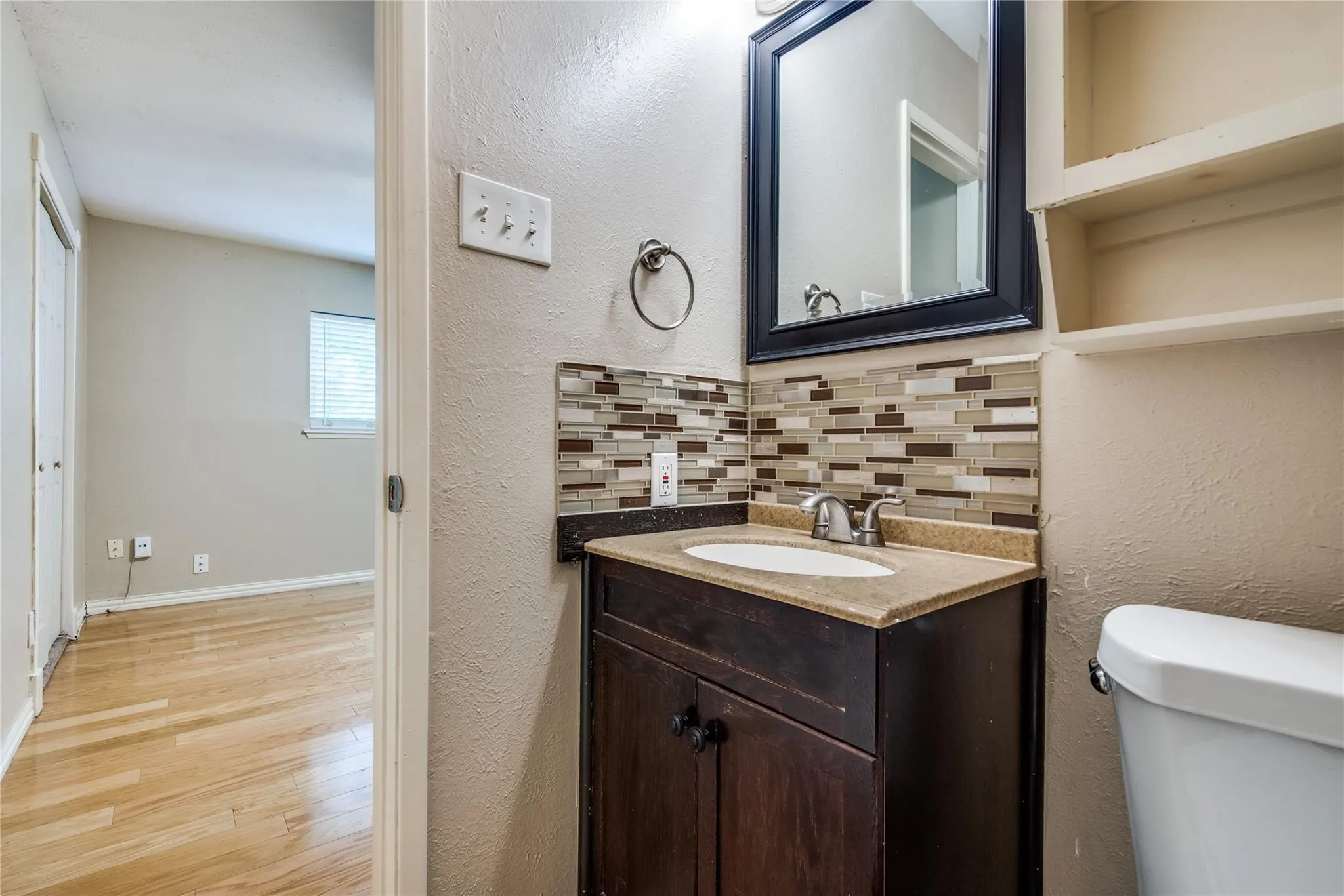 Single Family Residence For Rent in Denton County , 5084 Avery Lane, The Colony, Texas 75056, 3 Bedroom, 2 Bathroom, 2 Garage spaces, 1,738 Sqft, built in 1974, mls#21398524, Real Estate Agent in The Colony, Homes For Rent in Denton county, Homes For Rent in The Colony, Realtor in The Colony Texas, Real Estate Brokerage Independent Realty Texas, Luminita Cordes Realtor