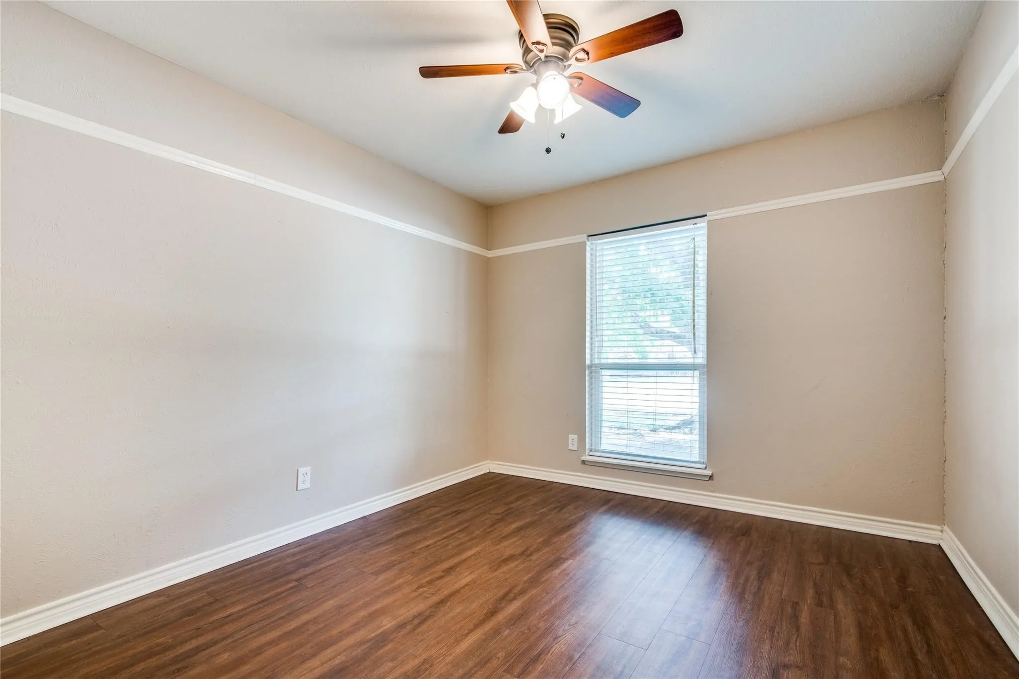 Single Family Residence For Rent in Denton County , 5084 Avery Lane, The Colony, Texas 75056, 3 Bedroom, 2 Bathroom, 2 Garage spaces, 1,738 Sqft, built in 1974, mls#21398524, Real Estate Agent in The Colony, Homes For Rent in Denton county, Homes For Rent in The Colony, Realtor in The Colony Texas, Real Estate Brokerage Independent Realty Texas, Luminita Cordes Realtor