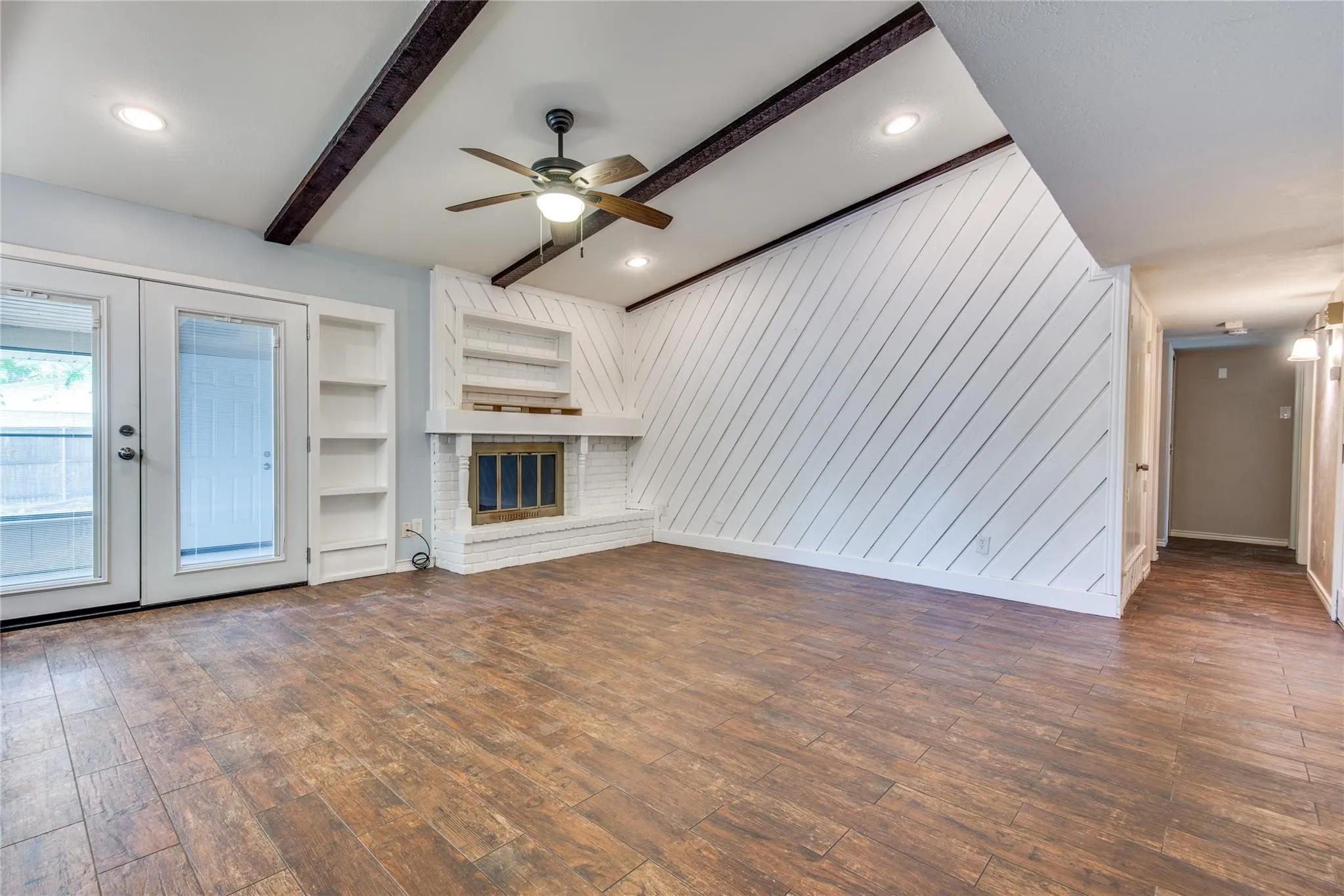 Single Family Residence For Rent in Denton County , 5084 Avery Lane, The Colony, Texas 75056, 3 Bedroom, 2 Bathroom, 2 Garage spaces, 1,738 Sqft, built in 1974, mls#21398524, Real Estate Agent in The Colony, Homes For Rent in Denton county, Homes For Rent in The Colony, Realtor in The Colony Texas, Real Estate Brokerage Independent Realty Texas, Luminita Cordes Realtor