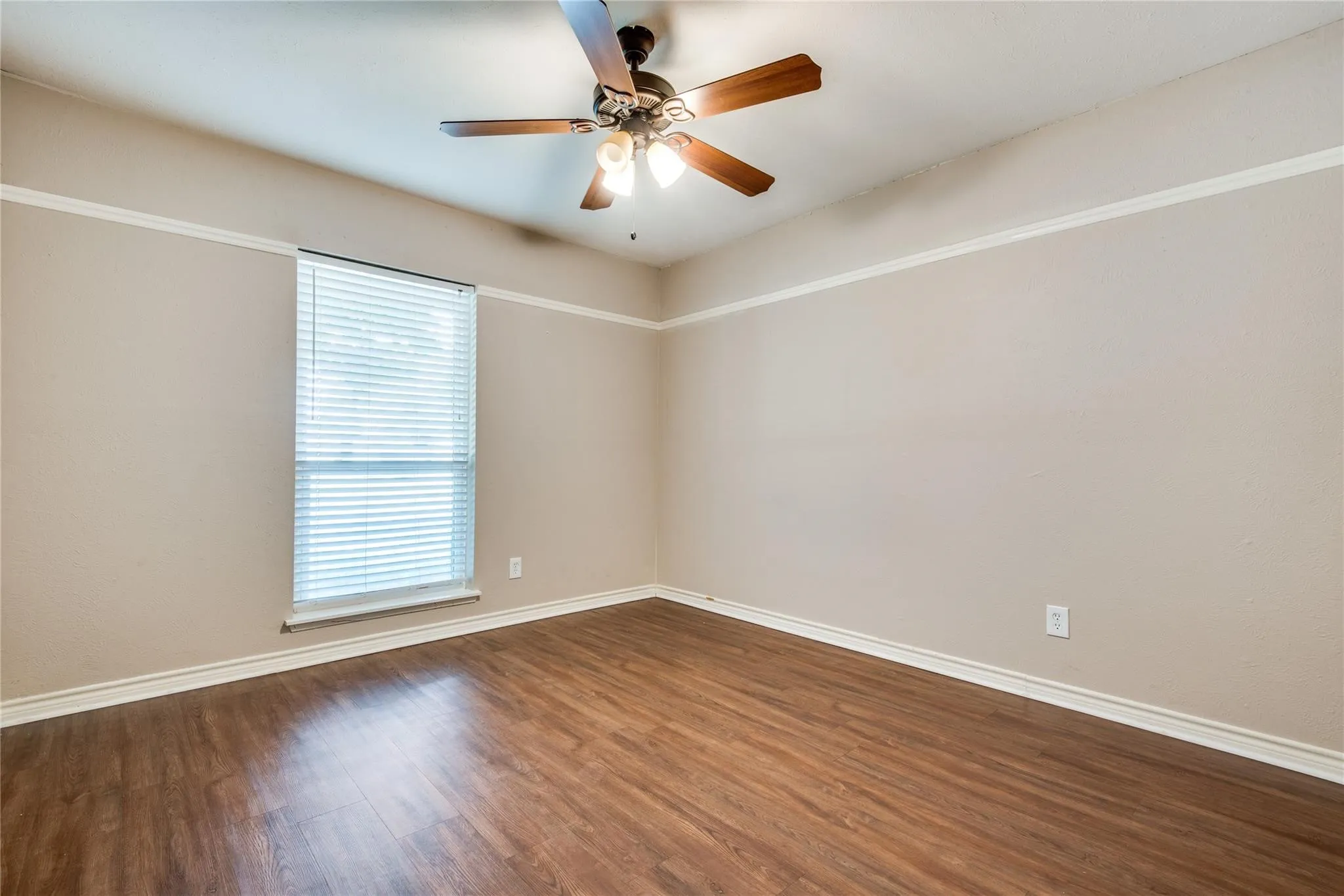 Single Family Residence For Rent in Denton County , 5084 Avery Lane, The Colony, Texas 75056, 3 Bedroom, 2 Bathroom, 2 Garage spaces, 1,738 Sqft, built in 1974, mls#21398524, Real Estate Agent in The Colony, Homes For Rent in Denton county, Homes For Rent in The Colony, Realtor in The Colony Texas, Real Estate Brokerage Independent Realty Texas, Luminita Cordes Realtor