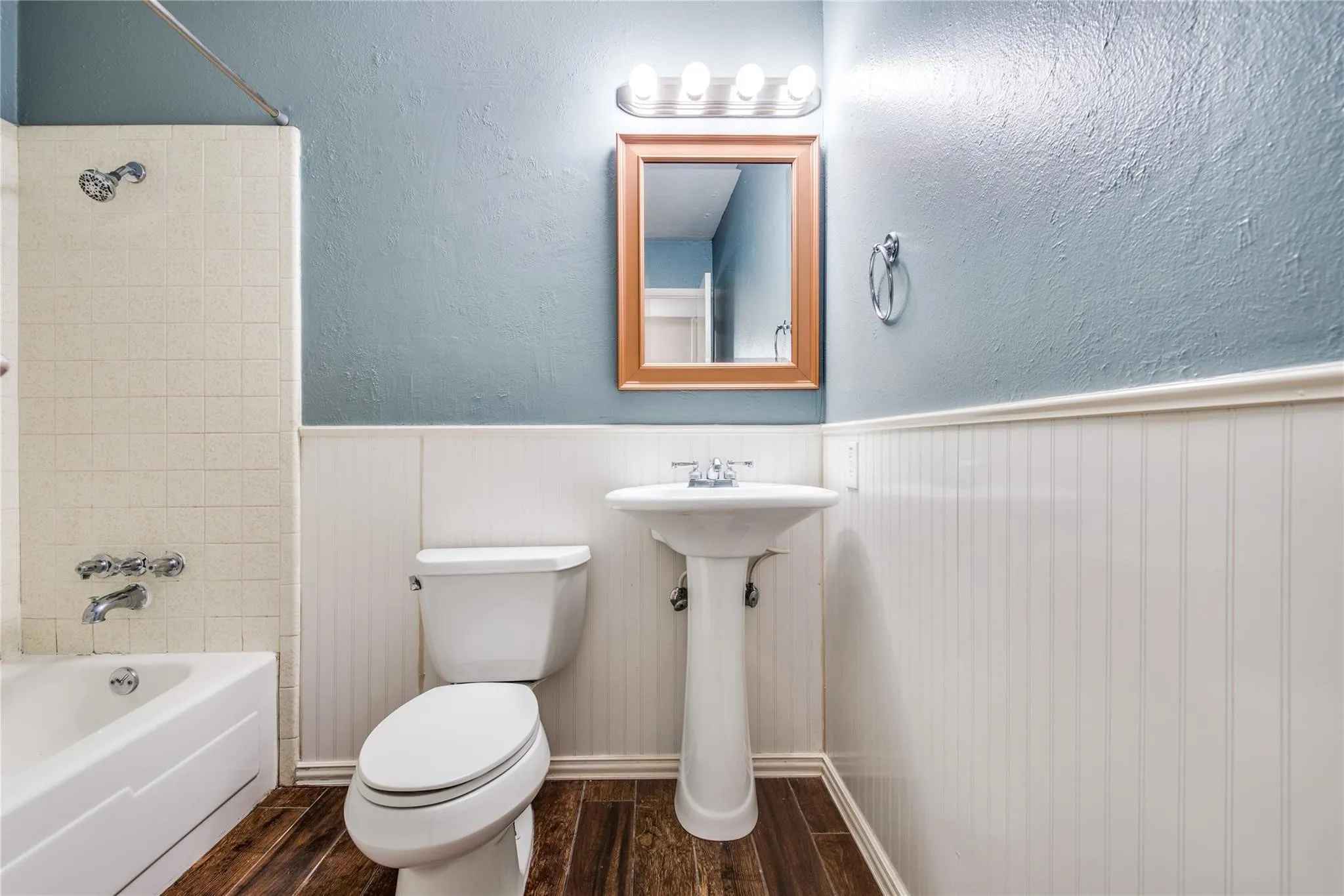 Single Family Residence For Rent in Denton County , 5084 Avery Lane, The Colony, Texas 75056, 3 Bedroom, 2 Bathroom, 2 Garage spaces, 1,738 Sqft, built in 1974, mls#21398524, Real Estate Agent in The Colony, Homes For Rent in Denton county, Homes For Rent in The Colony, Realtor in The Colony Texas, Real Estate Brokerage Independent Realty Texas, Luminita Cordes Realtor