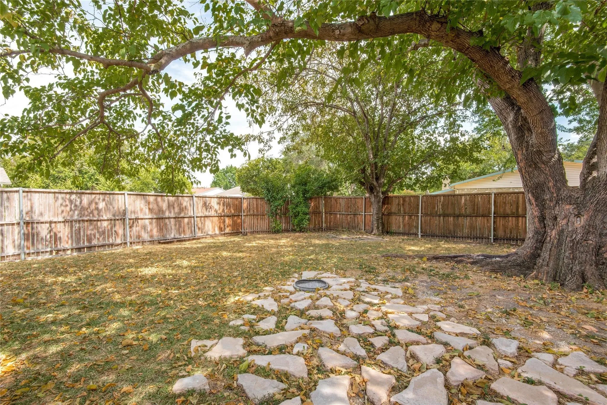 Single Family Residence For Rent in Denton County , 5084 Avery Lane, The Colony, Texas 75056, 3 Bedroom, 2 Bathroom, 2 Garage spaces, 1,738 Sqft, built in 1974, mls#21398524, Real Estate Agent in The Colony, Homes For Rent in Denton county, Homes For Rent in The Colony, Realtor in The Colony Texas, Real Estate Brokerage Independent Realty Texas, Luminita Cordes Realtor