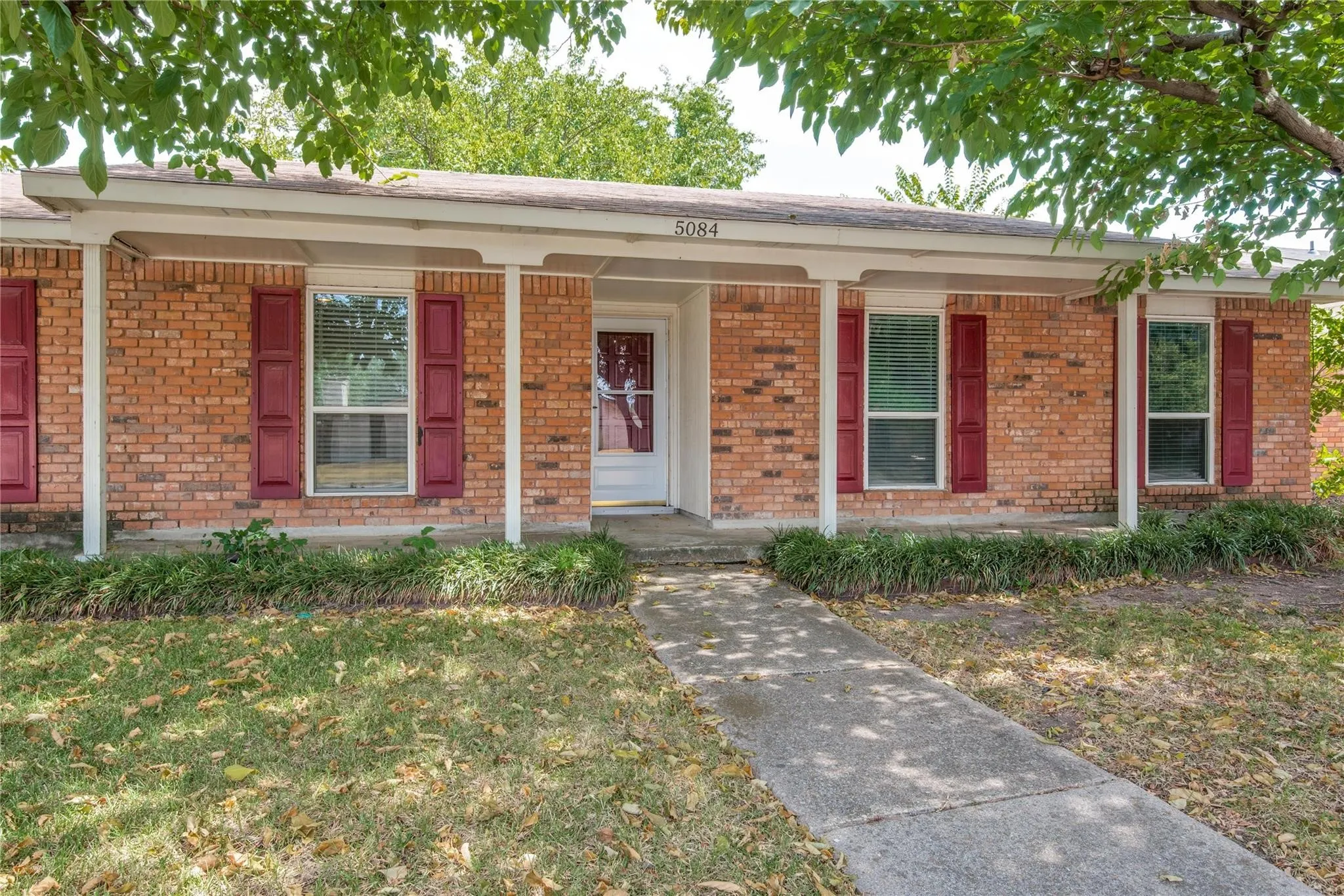 Single Family Residence For Rent in Denton County , 5084 Avery Lane, The Colony, Texas 75056, 3 Bedroom, 2 Bathroom, 2 Garage spaces, 1,738 Sqft, built in 1974, mls#21398524, Real Estate Agent in The Colony, Homes For Rent in Denton county, Homes For Rent in The Colony, Realtor in The Colony Texas, Real Estate Brokerage Independent Realty Texas, Luminita Cordes Realtor