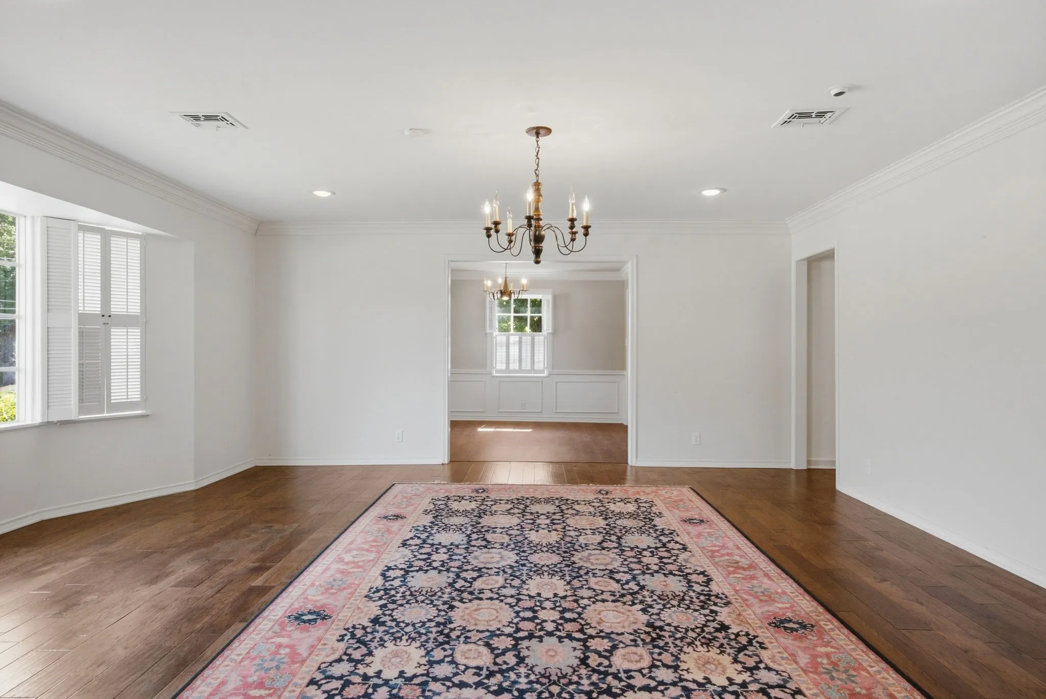 Single Family Residence For Sale in Smith County , 2725 Pecan Drive, Tyler, Texas 75701, 5 Bedroom, 4 Bathroom, Garage spaces, 4,139 Sqft, built in 1962, mls#21400778, Real Estate Agent in Tyler, Homes For Sale in Smith county, Homes For Sale in Tyler, Realtor in Tyler Texas, Real Estate Brokerage Independent Realty Texas, Luminita Cordes Realtor
