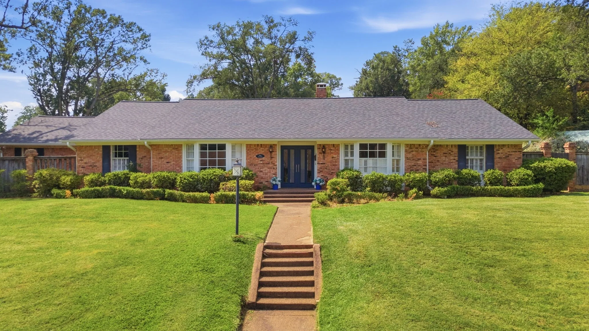 Single Family Residence For Sale in Smith County , 2725 Pecan Drive, Tyler, Texas 75701, 5 Bedroom, 4 Bathroom, Garage spaces, 4,139 Sqft, built in 1962, mls#21400778, Real Estate Agent in Tyler, Homes For Sale in Smith county, Homes For Sale in Tyler, Realtor in Tyler Texas, Real Estate Brokerage Independent Realty Texas, Luminita Cordes Realtor