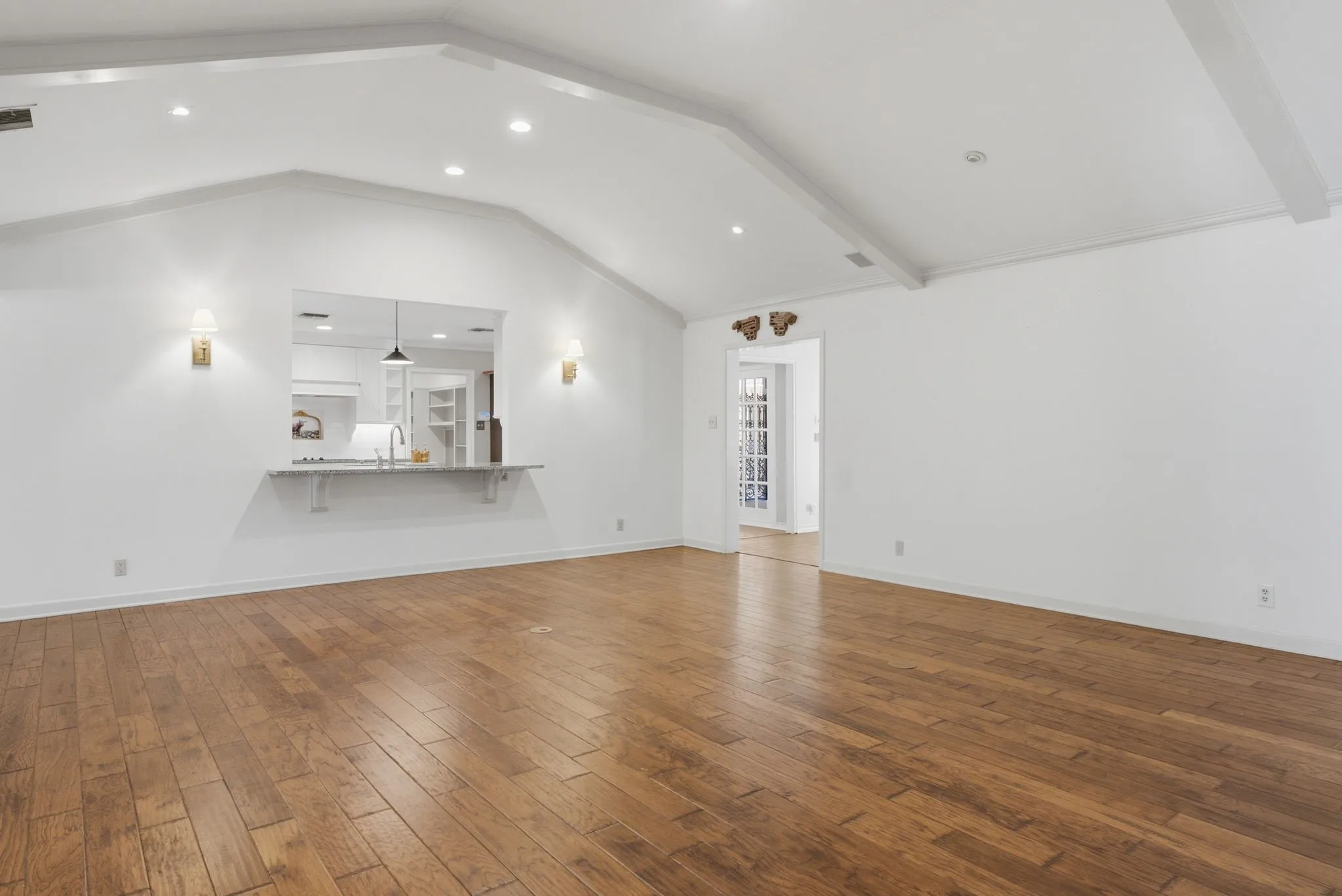 Single Family Residence For Sale in Smith County , 2725 Pecan Drive, Tyler, Texas 75701, 5 Bedroom, 4 Bathroom, Garage spaces, 4,139 Sqft, built in 1962, mls#21400778, Real Estate Agent in Tyler, Homes For Sale in Smith county, Homes For Sale in Tyler, Realtor in Tyler Texas, Real Estate Brokerage Independent Realty Texas, Luminita Cordes Realtor