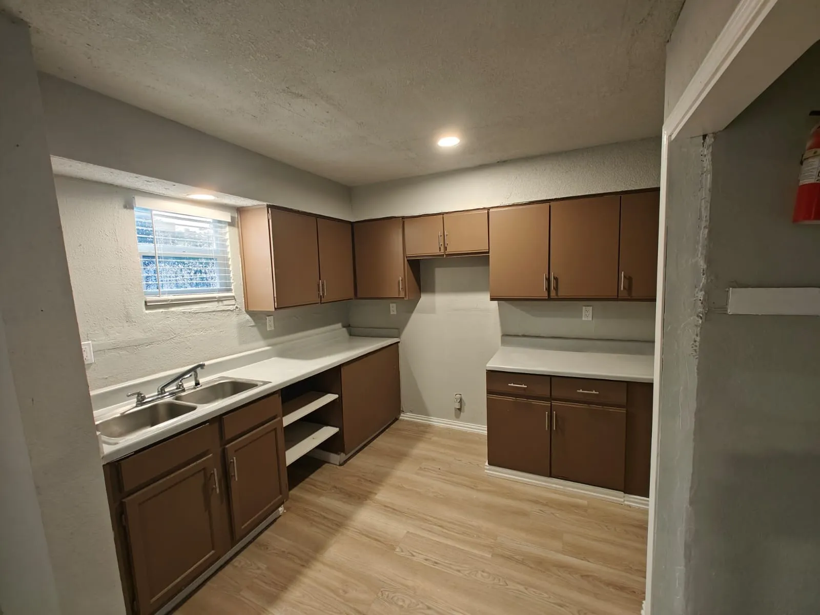 Apartment For Rent in Johnson County , 811 N Spears Street 101, Alvarado, Texas 76009, 2 Bedroom, 2 Bathroom, Garage spaces, 1,000 Sqft, built in 1984, mls#21401377, Real Estate Agent in Alvarado, Homes For Rent in Johnson county, Homes For Rent in Alvarado, Realtor in Alvarado Texas, Real Estate Brokerage Independent Realty Texas, Luminita Cordes Realtor