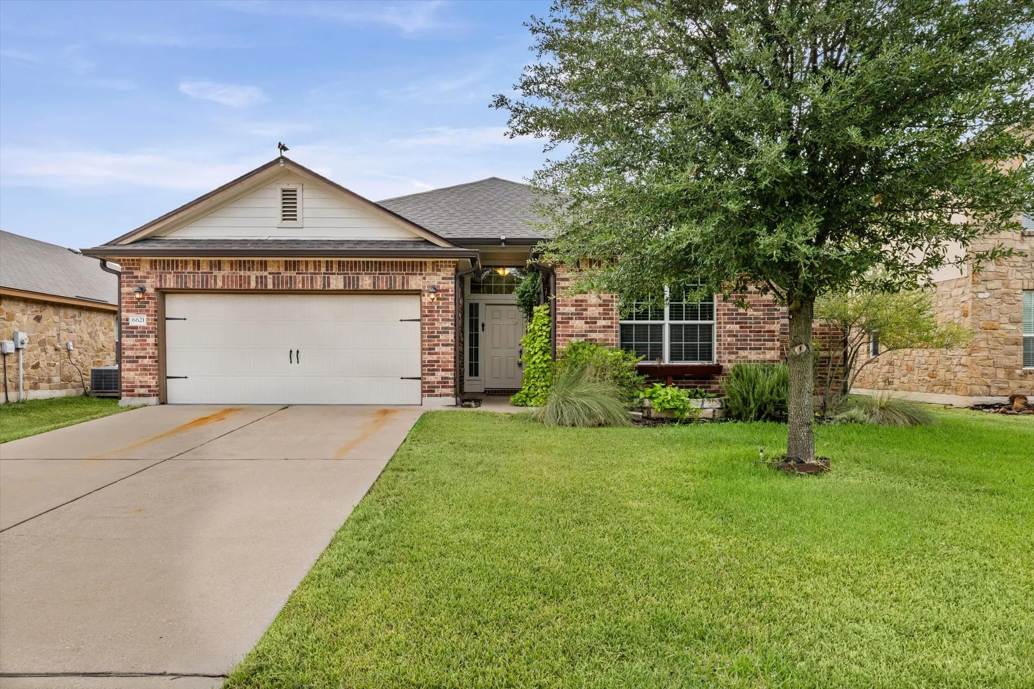 Single Family Residence For Sale in Mc Lennan County , 6621 Burling Street, Waco, Texas 76712, 4 Bedroom, 3 Bathroom, 2 Garage spaces, 2,265 Sqft, built in 2012, mls#21388776, Real Estate Agent in Waco, Homes For Sale in Mc Lennan county, Homes For Sale in Waco, Realtor in Waco Texas, Real Estate Brokerage Independent Realty Texas, Luminita Cordes Realtor