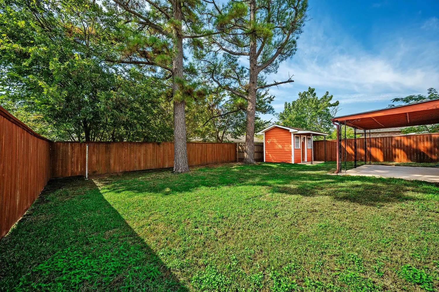 Single Family Residence For Sale in Grayson County , 2710 W Walker Street, Denison, Texas 75020, 3 Bedroom, 2 Bathroom, 1 Garage spaces, 1,216 Sqft, built in 1965, mls#21398740, Real Estate Agent in Denison, Homes For Sale in Grayson county, Homes For Sale in Denison, Realtor in Denison Texas, Real Estate Brokerage Independent Realty Texas, Luminita Cordes Realtor