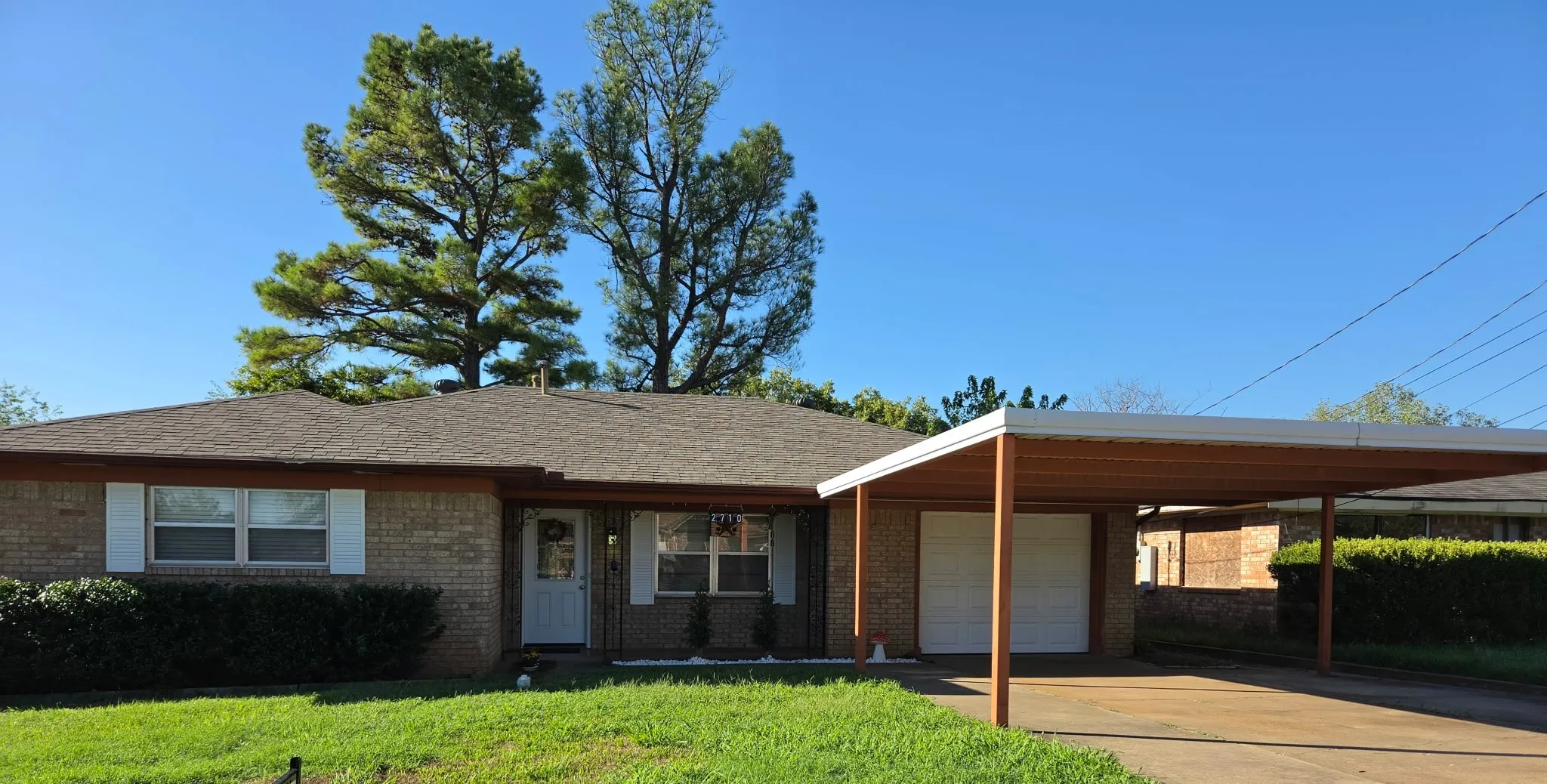 Single Family Residence For Sale in Grayson County , 2710 W Walker Street, Denison, Texas 75020, 3 Bedroom, 2 Bathroom, 1 Garage spaces, 1,216 Sqft, built in 1965, mls#21398740, Real Estate Agent in Denison, Homes For Sale in Grayson county, Homes For Sale in Denison, Realtor in Denison Texas, Real Estate Brokerage Independent Realty Texas, Luminita Cordes Realtor