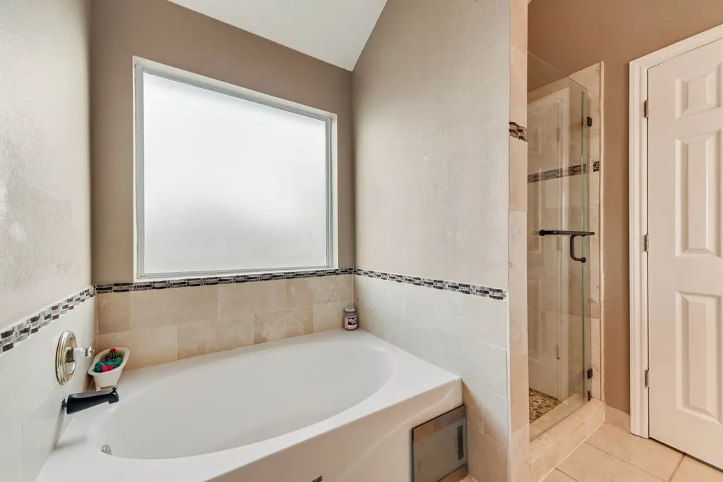 Single Family Residence For Sale in Tarrant County , 5715 Creekhollow Drive, Arlington, Texas 76018, 3 Bedroom, 3 Bathroom, 2 Garage spaces, 2,627 Sqft, built in 1999, mls#21401033, Real Estate Agent in Arlington, Homes For Sale in Tarrant county, Homes For Sale in Arlington, Realtor in Arlington Texas, Real Estate Brokerage Independent Realty Texas, Luminita Cordes Realtor