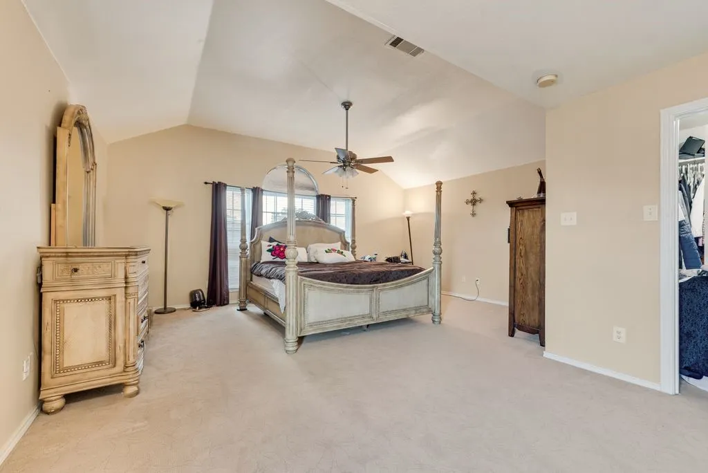 Single Family Residence For Sale in Tarrant County , 5715 Creekhollow Drive, Arlington, Texas 76018, 3 Bedroom, 3 Bathroom, 2 Garage spaces, 2,627 Sqft, built in 1999, mls#21401033, Real Estate Agent in Arlington, Homes For Sale in Tarrant county, Homes For Sale in Arlington, Realtor in Arlington Texas, Real Estate Brokerage Independent Realty Texas, Luminita Cordes Realtor