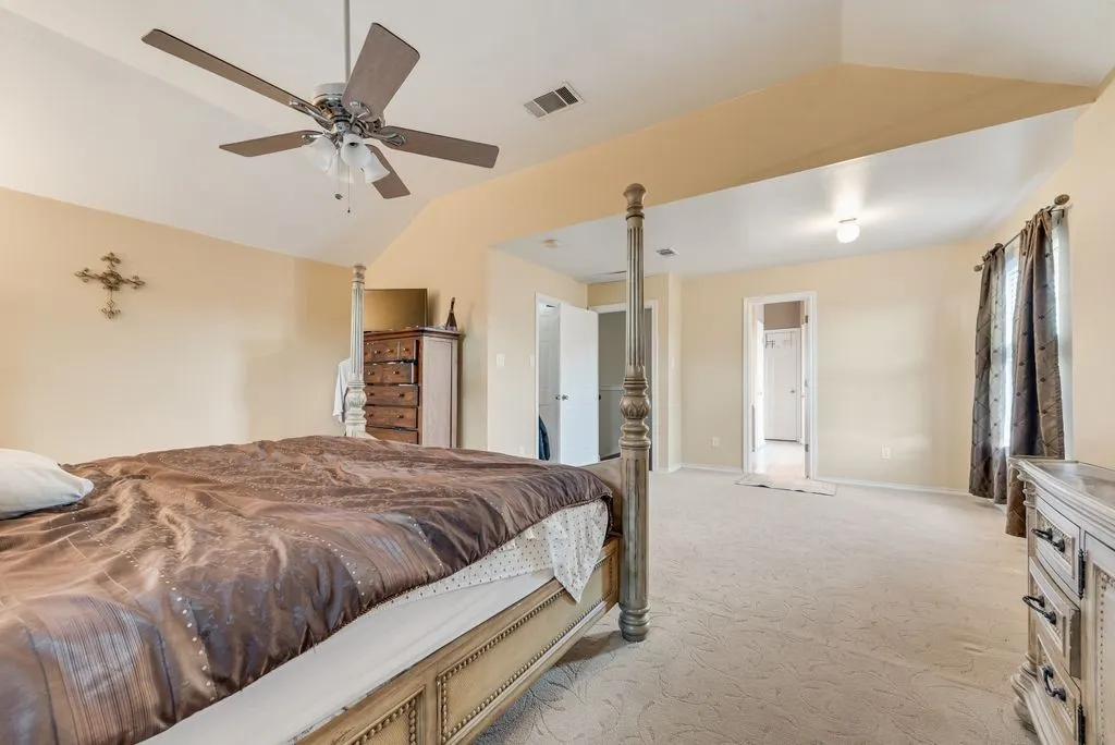 Single Family Residence For Sale in Tarrant County , 5715 Creekhollow Drive, Arlington, Texas 76018, 3 Bedroom, 3 Bathroom, 2 Garage spaces, 2,627 Sqft, built in 1999, mls#21401033, Real Estate Agent in Arlington, Homes For Sale in Tarrant county, Homes For Sale in Arlington, Realtor in Arlington Texas, Real Estate Brokerage Independent Realty Texas, Luminita Cordes Realtor