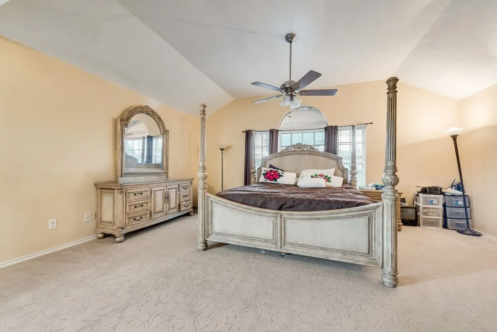Single Family Residence For Sale in Tarrant County , 5715 Creekhollow Drive, Arlington, Texas 76018, 3 Bedroom, 3 Bathroom, 2 Garage spaces, 2,627 Sqft, built in 1999, mls#21401033, Real Estate Agent in Arlington, Homes For Sale in Tarrant county, Homes For Sale in Arlington, Realtor in Arlington Texas, Real Estate Brokerage Independent Realty Texas, Luminita Cordes Realtor