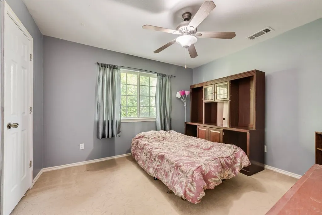 Single Family Residence For Sale in Tarrant County , 5715 Creekhollow Drive, Arlington, Texas 76018, 3 Bedroom, 3 Bathroom, 2 Garage spaces, 2,627 Sqft, built in 1999, mls#21401033, Real Estate Agent in Arlington, Homes For Sale in Tarrant county, Homes For Sale in Arlington, Realtor in Arlington Texas, Real Estate Brokerage Independent Realty Texas, Luminita Cordes Realtor