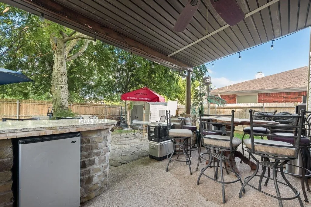 Single Family Residence For Sale in Tarrant County , 5715 Creekhollow Drive, Arlington, Texas 76018, 3 Bedroom, 3 Bathroom, 2 Garage spaces, 2,627 Sqft, built in 1999, mls#21401033, Real Estate Agent in Arlington, Homes For Sale in Tarrant county, Homes For Sale in Arlington, Realtor in Arlington Texas, Real Estate Brokerage Independent Realty Texas, Luminita Cordes Realtor