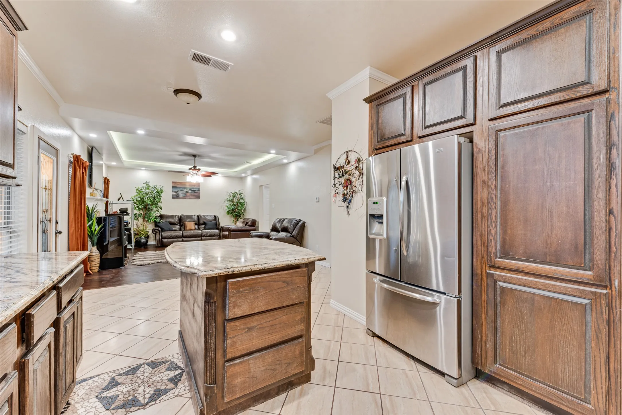 Single Family Residence For Sale in Tarrant County , 5715 Creekhollow Drive, Arlington, Texas 76018, 3 Bedroom, 3 Bathroom, 2 Garage spaces, 2,627 Sqft, built in 1999, mls#21401033, Real Estate Agent in Arlington, Homes For Sale in Tarrant county, Homes For Sale in Arlington, Realtor in Arlington Texas, Real Estate Brokerage Independent Realty Texas, Luminita Cordes Realtor