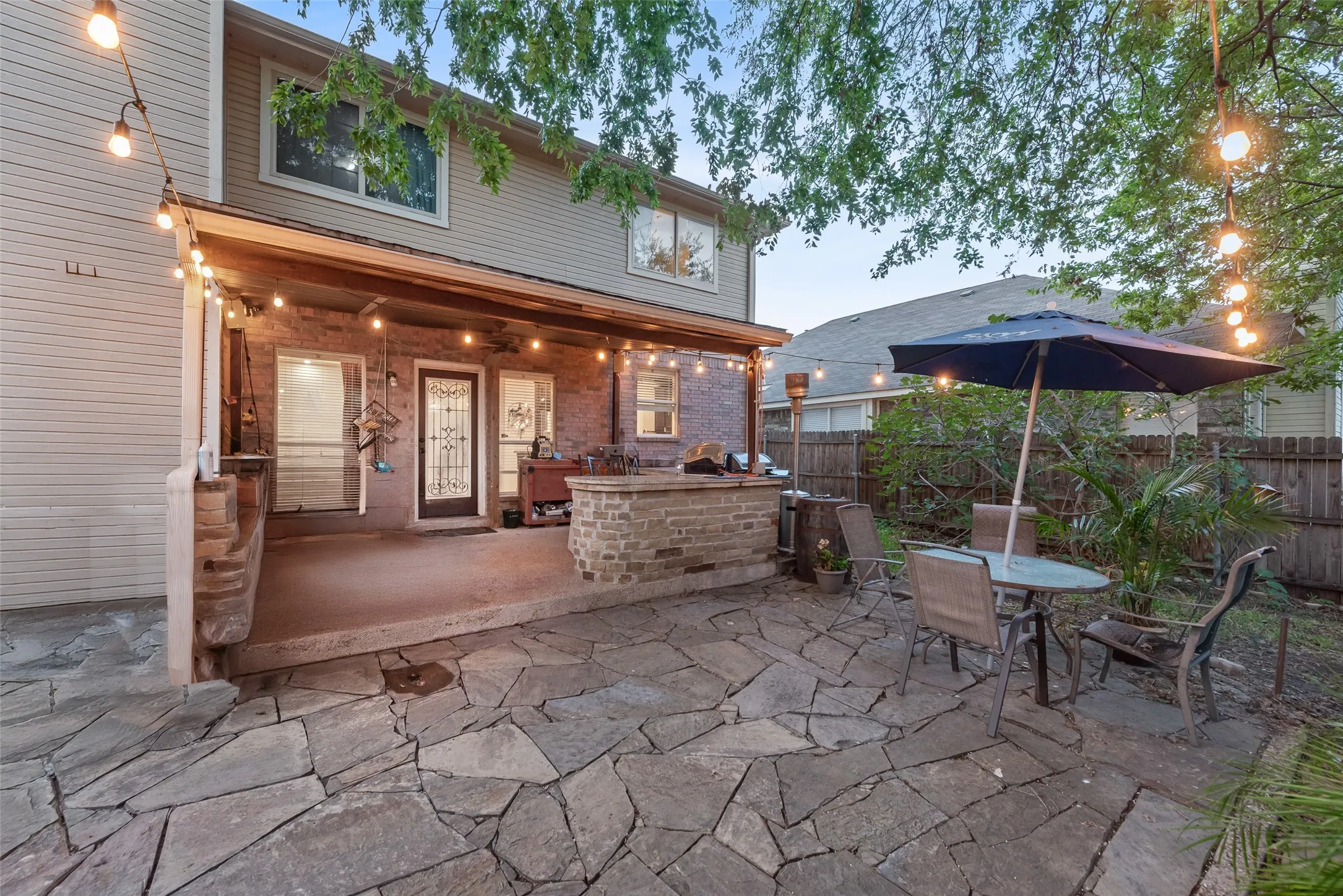 Single Family Residence For Sale in Tarrant County , 5715 Creekhollow Drive, Arlington, Texas 76018, 3 Bedroom, 3 Bathroom, 2 Garage spaces, 2,627 Sqft, built in 1999, mls#21401033, Real Estate Agent in Arlington, Homes For Sale in Tarrant county, Homes For Sale in Arlington, Realtor in Arlington Texas, Real Estate Brokerage Independent Realty Texas, Luminita Cordes Realtor