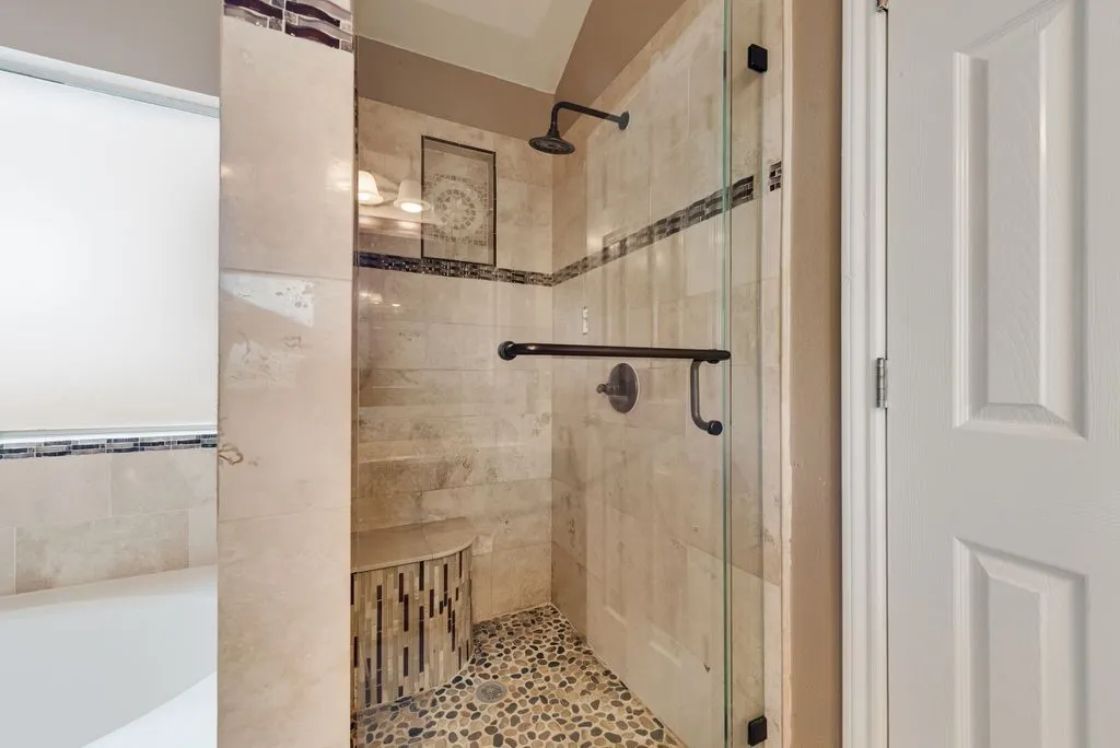 Single Family Residence For Sale in Tarrant County , 5715 Creekhollow Drive, Arlington, Texas 76018, 3 Bedroom, 3 Bathroom, 2 Garage spaces, 2,627 Sqft, built in 1999, mls#21401033, Real Estate Agent in Arlington, Homes For Sale in Tarrant county, Homes For Sale in Arlington, Realtor in Arlington Texas, Real Estate Brokerage Independent Realty Texas, Luminita Cordes Realtor