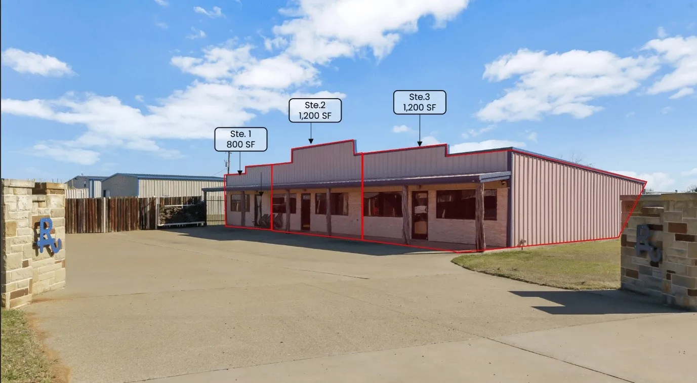 Retail space is total of 3200 sqft. 5 rooms/offices, full kitchen, 3 restrooms with Washer and Dryer