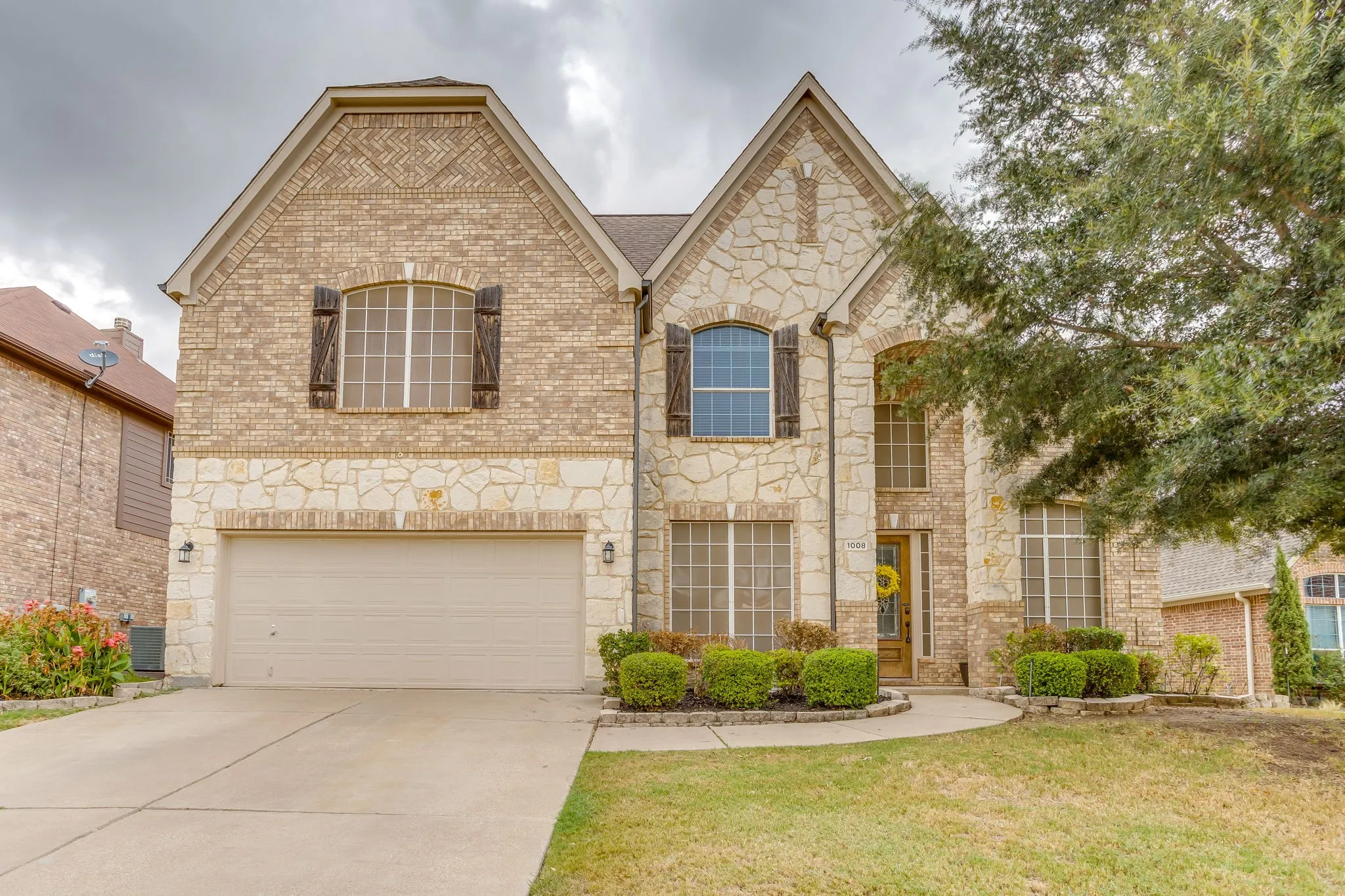 Single Family Residence For Sale in Tarrant County , 1008 Linden Drive, Burleson, Texas 76028, 4 Bedroom, 3 Bathroom, 2 Garage spaces, 3,511 Sqft, built in 2006, mls#21399937, Real Estate Agent in Burleson, Homes For Sale in Tarrant county, Homes For Sale in Burleson, Realtor in Burleson Texas, Real Estate Brokerage Independent Realty Texas, Luminita Cordes Realtor