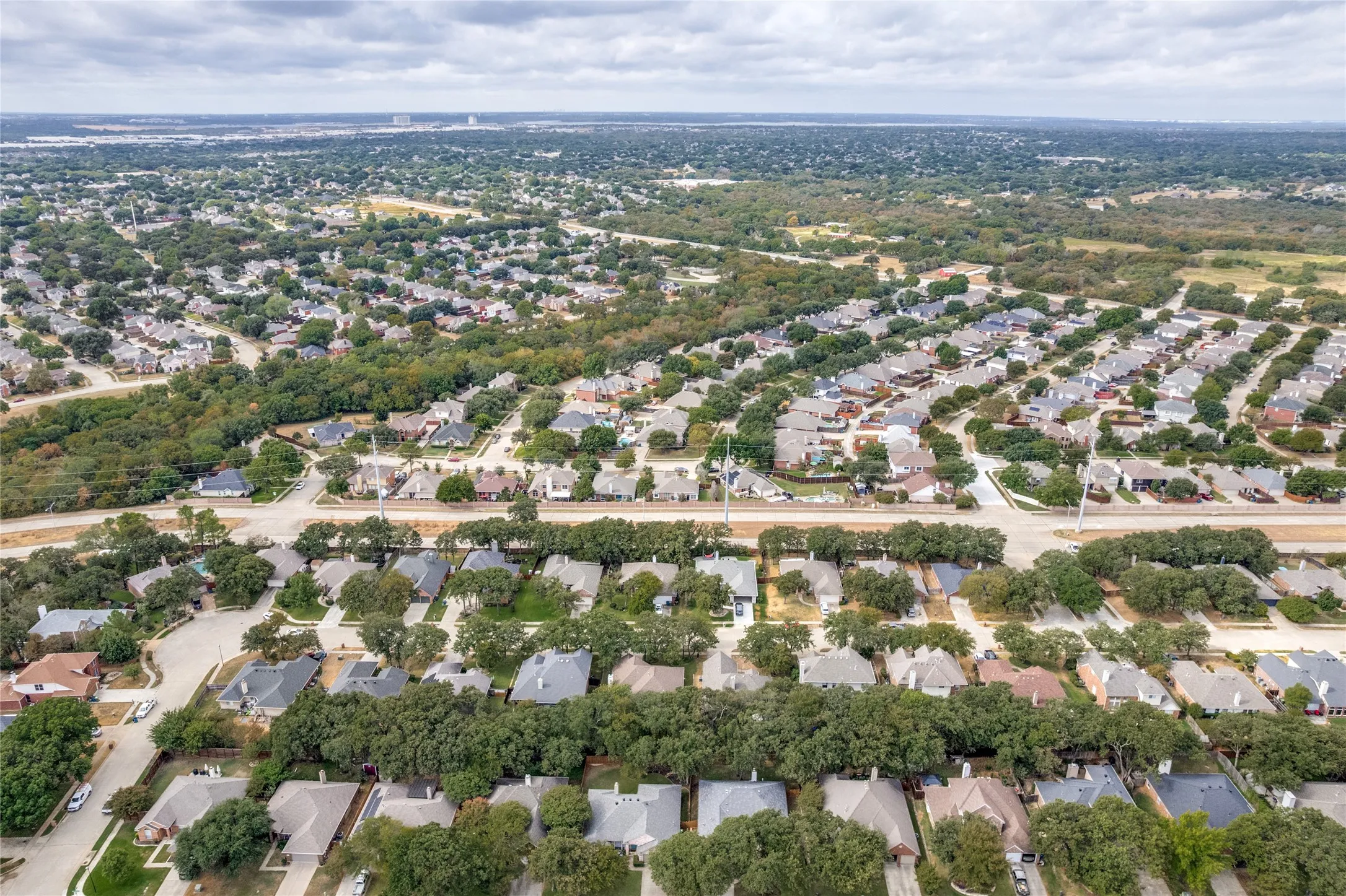 Single Family Residence For Sale in Denton County , 1374 Forest Creek Drive, Lewisville, Texas 75067, 4 Bedroom, 2 Bathroom, 2 Garage spaces, 2,114 Sqft, built in 1997, mls#21398049, Real Estate Agent in Lewisville, Homes For Sale in Denton county, Homes For Sale in Lewisville, Realtor in Lewisville Texas, Real Estate Brokerage Independent Realty Texas, Luminita Cordes Realtor