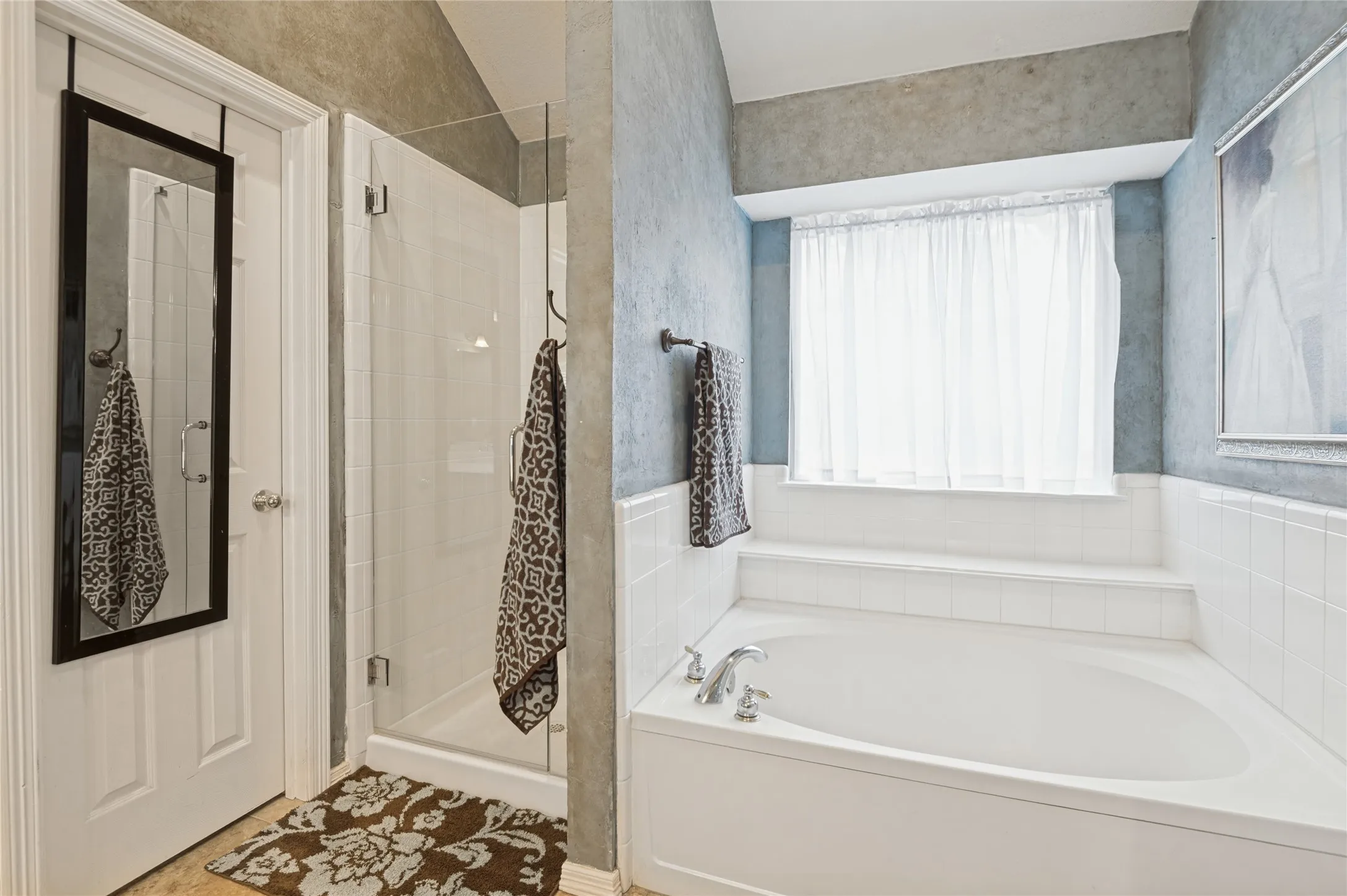 Single Family Residence For Sale in Denton County , 1374 Forest Creek Drive, Lewisville, Texas 75067, 4 Bedroom, 2 Bathroom, 2 Garage spaces, 2,114 Sqft, built in 1997, mls#21398049, Real Estate Agent in Lewisville, Homes For Sale in Denton county, Homes For Sale in Lewisville, Realtor in Lewisville Texas, Real Estate Brokerage Independent Realty Texas, Luminita Cordes Realtor