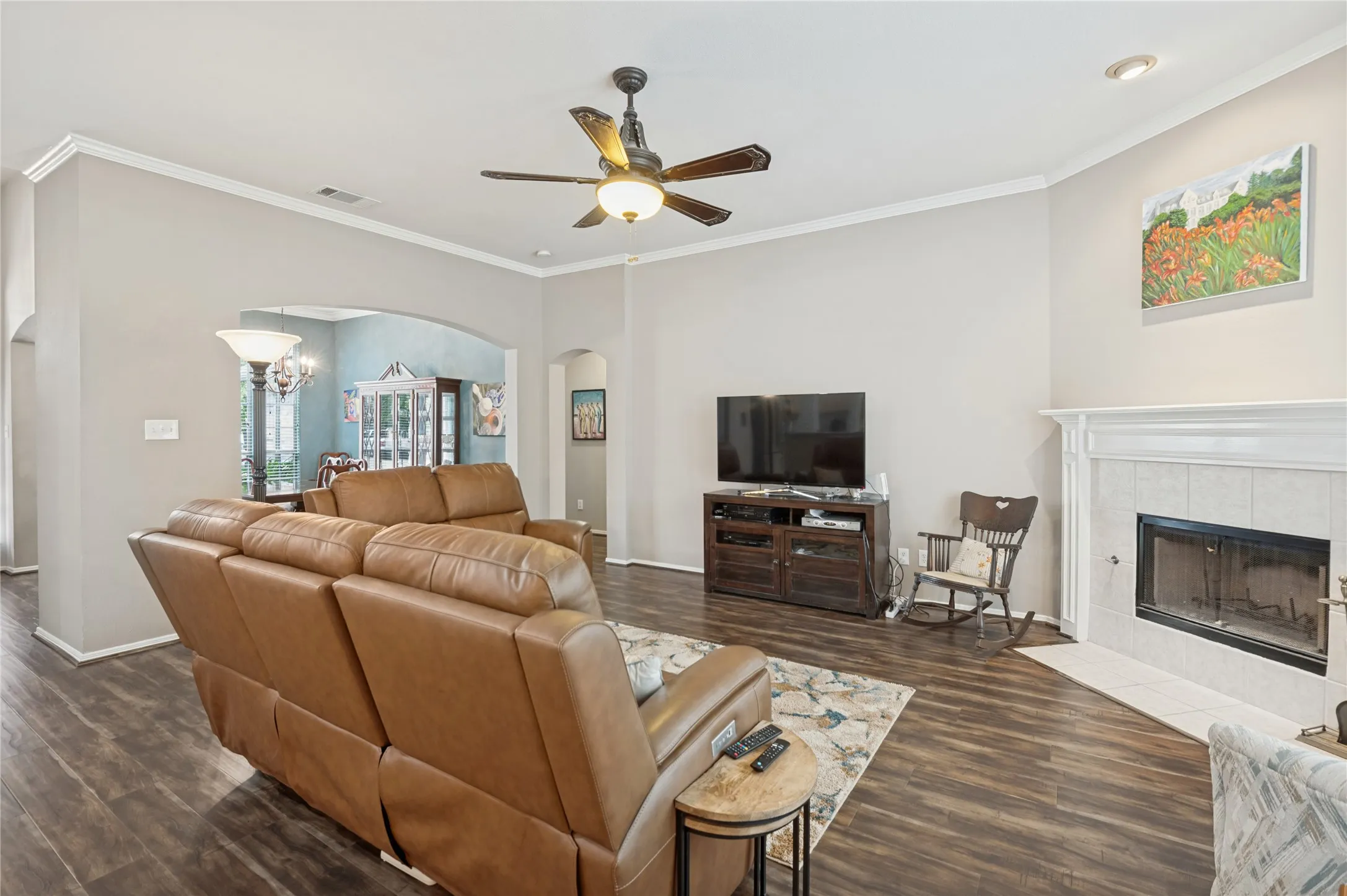 Single Family Residence For Sale in Denton County , 1374 Forest Creek Drive, Lewisville, Texas 75067, 4 Bedroom, 2 Bathroom, 2 Garage spaces, 2,114 Sqft, built in 1997, mls#21398049, Real Estate Agent in Lewisville, Homes For Sale in Denton county, Homes For Sale in Lewisville, Realtor in Lewisville Texas, Real Estate Brokerage Independent Realty Texas, Luminita Cordes Realtor