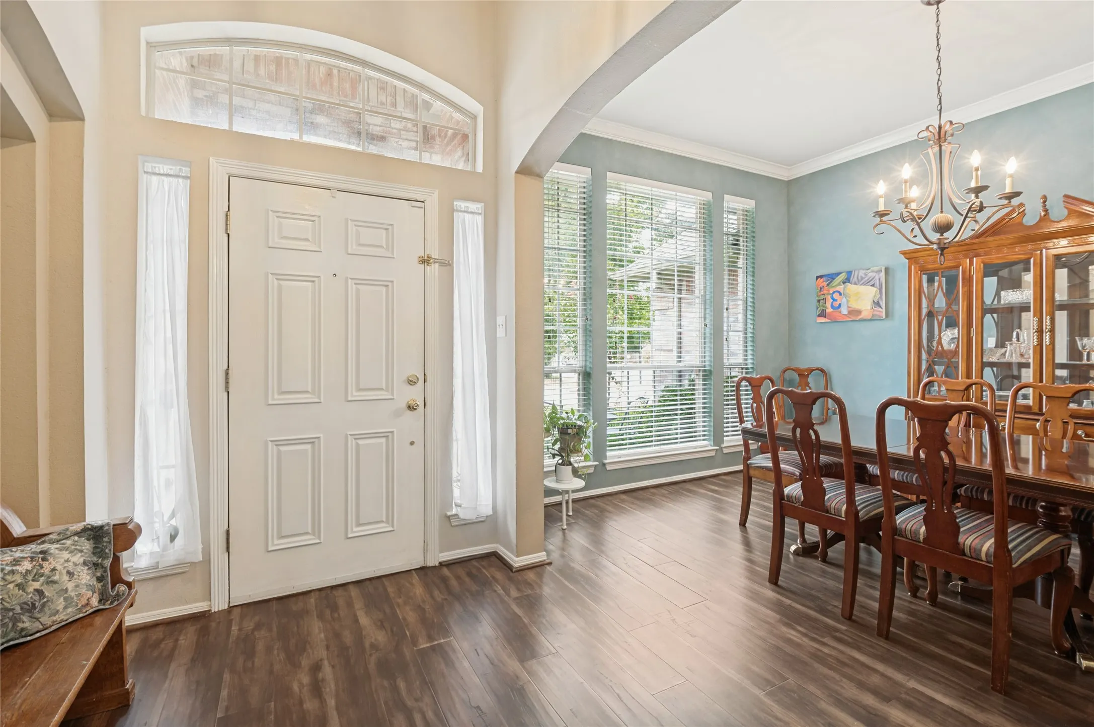 Single Family Residence For Sale in Denton County , 1374 Forest Creek Drive, Lewisville, Texas 75067, 4 Bedroom, 2 Bathroom, 2 Garage spaces, 2,114 Sqft, built in 1997, mls#21398049, Real Estate Agent in Lewisville, Homes For Sale in Denton county, Homes For Sale in Lewisville, Realtor in Lewisville Texas, Real Estate Brokerage Independent Realty Texas, Luminita Cordes Realtor