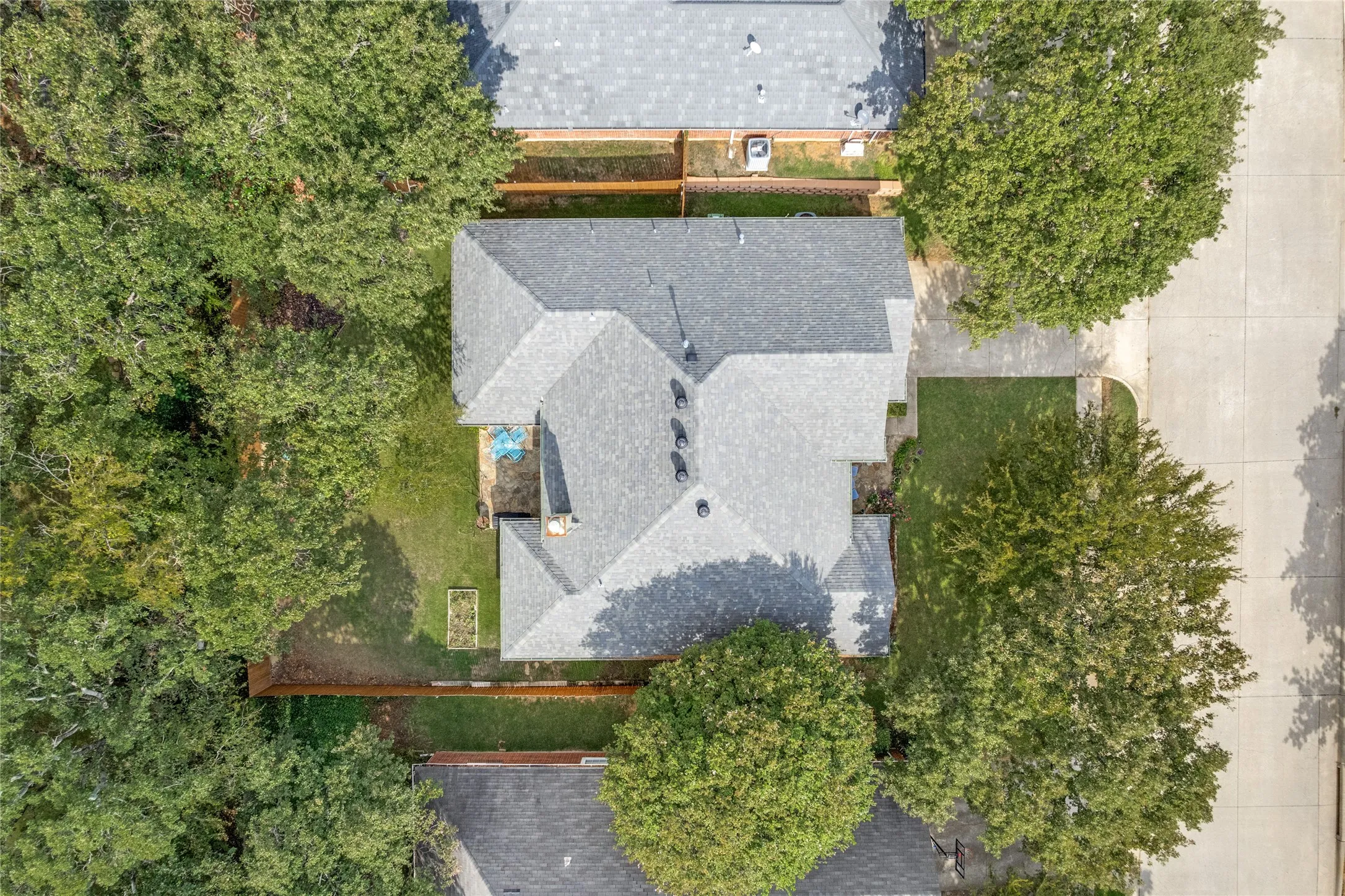 Single Family Residence For Sale in Denton County , 1374 Forest Creek Drive, Lewisville, Texas 75067, 4 Bedroom, 2 Bathroom, 2 Garage spaces, 2,114 Sqft, built in 1997, mls#21398049, Real Estate Agent in Lewisville, Homes For Sale in Denton county, Homes For Sale in Lewisville, Realtor in Lewisville Texas, Real Estate Brokerage Independent Realty Texas, Luminita Cordes Realtor