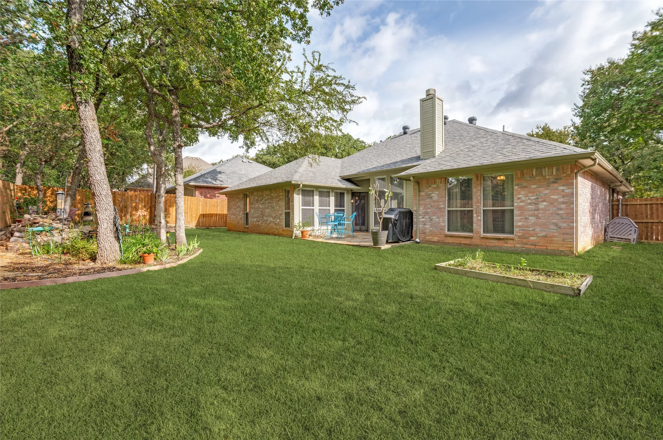 Single Family Residence For Sale in Denton County , 1374 Forest Creek Drive, Lewisville, Texas 75067, 4 Bedroom, 2 Bathroom, 2 Garage spaces, 2,114 Sqft, built in 1997, mls#21398049, Real Estate Agent in Lewisville, Homes For Sale in Denton county, Homes For Sale in Lewisville, Realtor in Lewisville Texas, Real Estate Brokerage Independent Realty Texas, Luminita Cordes Realtor