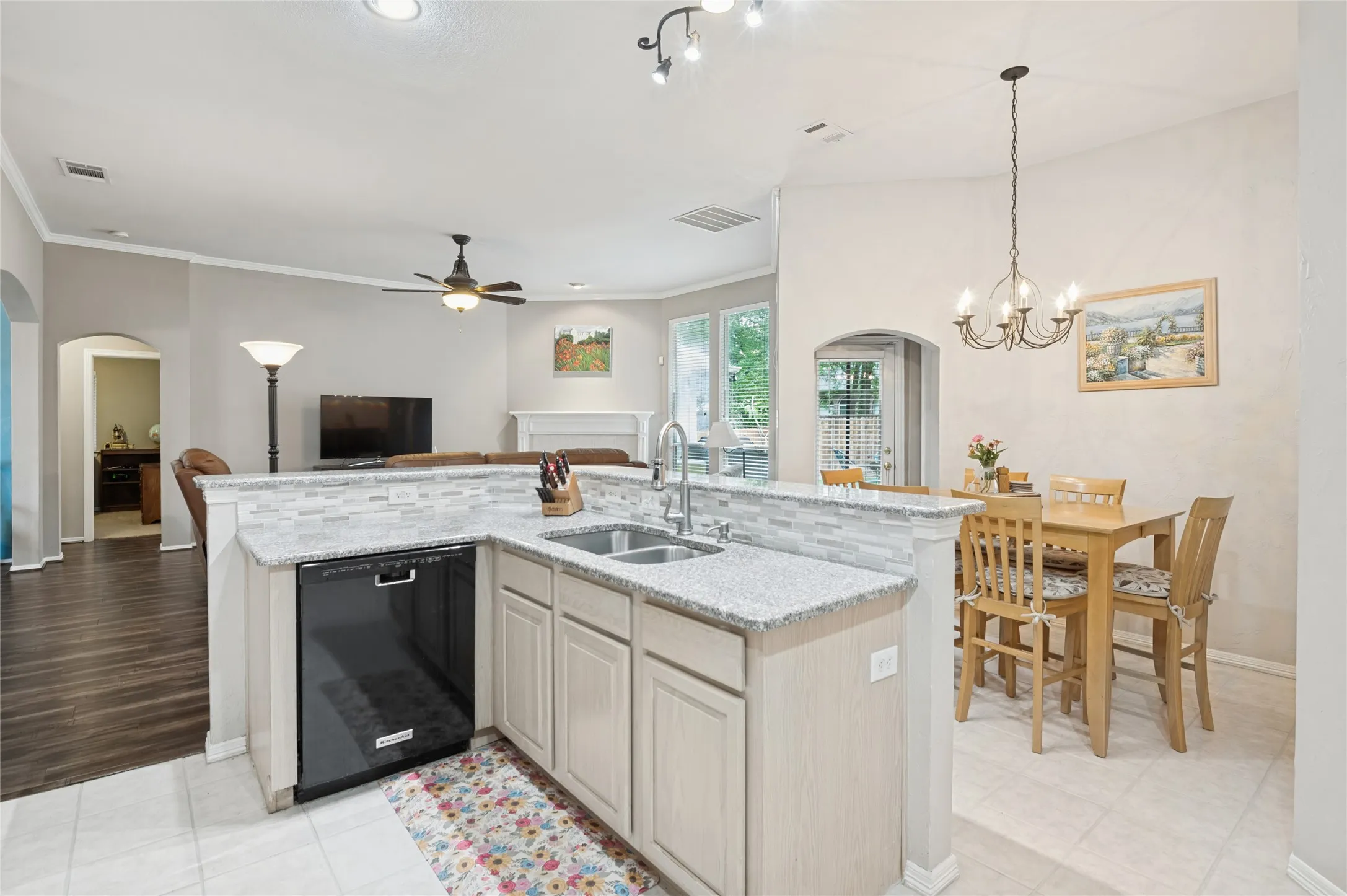 Single Family Residence For Sale in Denton County , 1374 Forest Creek Drive, Lewisville, Texas 75067, 4 Bedroom, 2 Bathroom, 2 Garage spaces, 2,114 Sqft, built in 1997, mls#21398049, Real Estate Agent in Lewisville, Homes For Sale in Denton county, Homes For Sale in Lewisville, Realtor in Lewisville Texas, Real Estate Brokerage Independent Realty Texas, Luminita Cordes Realtor