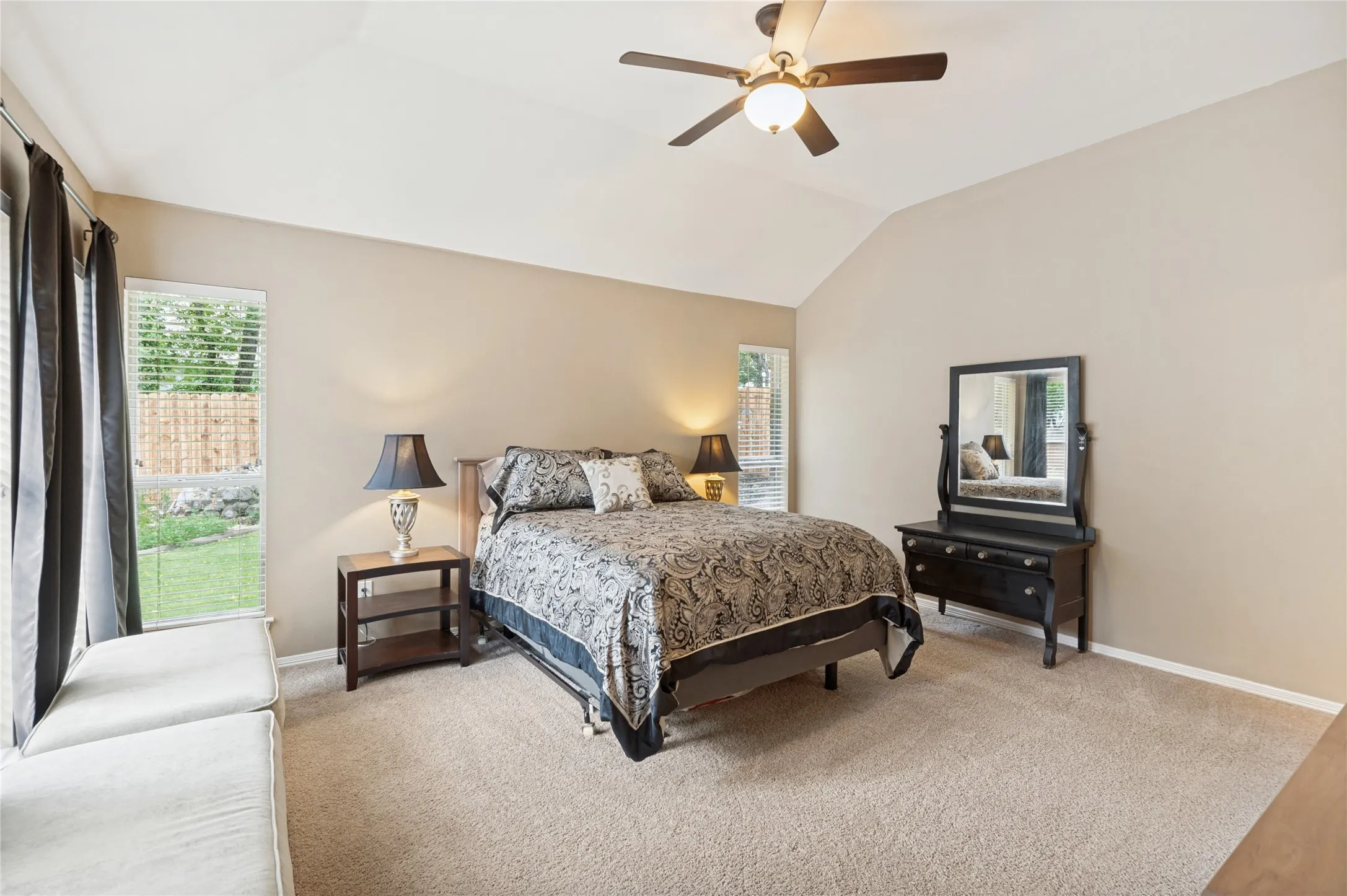 Single Family Residence For Sale in Denton County , 1374 Forest Creek Drive, Lewisville, Texas 75067, 4 Bedroom, 2 Bathroom, 2 Garage spaces, 2,114 Sqft, built in 1997, mls#21398049, Real Estate Agent in Lewisville, Homes For Sale in Denton county, Homes For Sale in Lewisville, Realtor in Lewisville Texas, Real Estate Brokerage Independent Realty Texas, Luminita Cordes Realtor